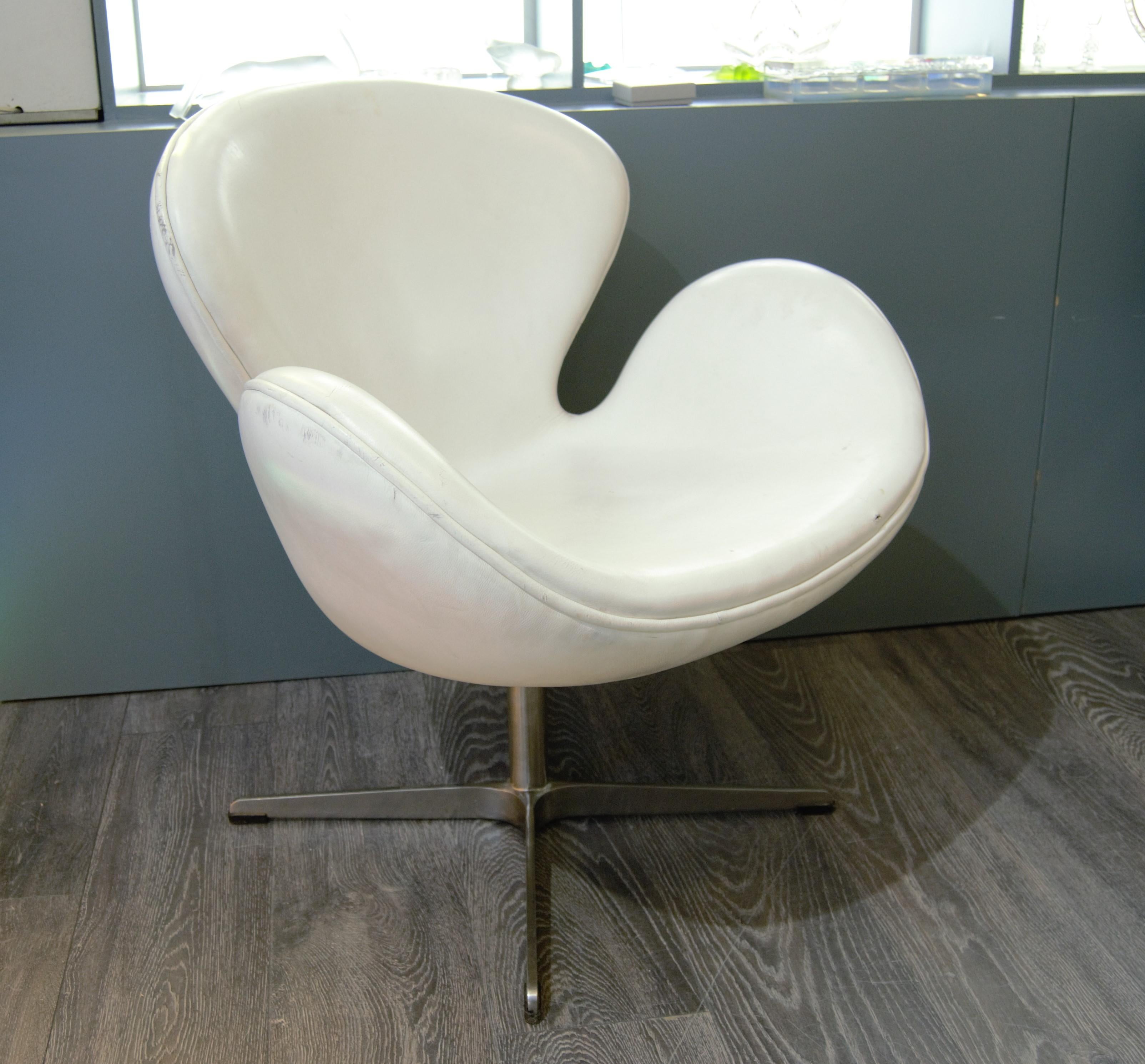 swan armchair