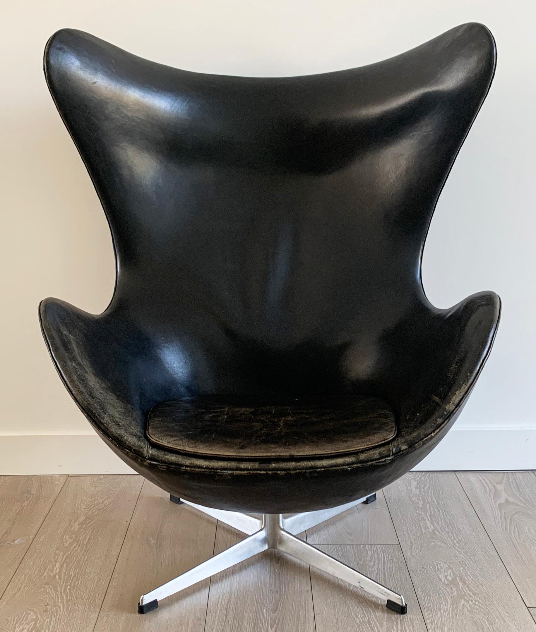 Have you ever just looked and a chair and thought this is it? Well, this indeed is it. A signed, Arne Jacobsen for Fritz Hansen egg chair from 1963. With so many companies out there still producing lines of furniture and timeless iconic designs,