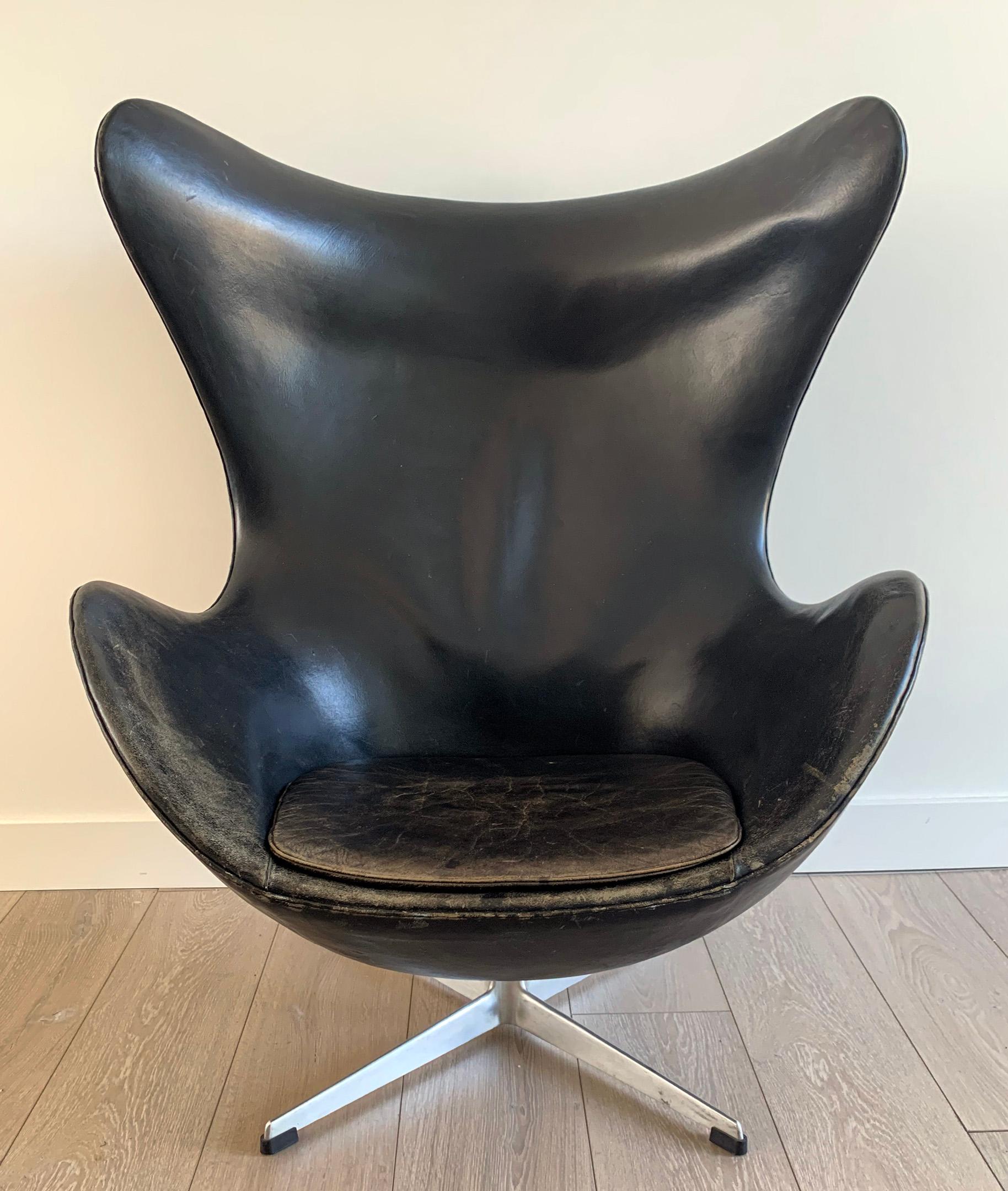 Danish Arne Jacobsen for Fritz Hansen Patinated Black Leather Egg Chair,  Signed 1963