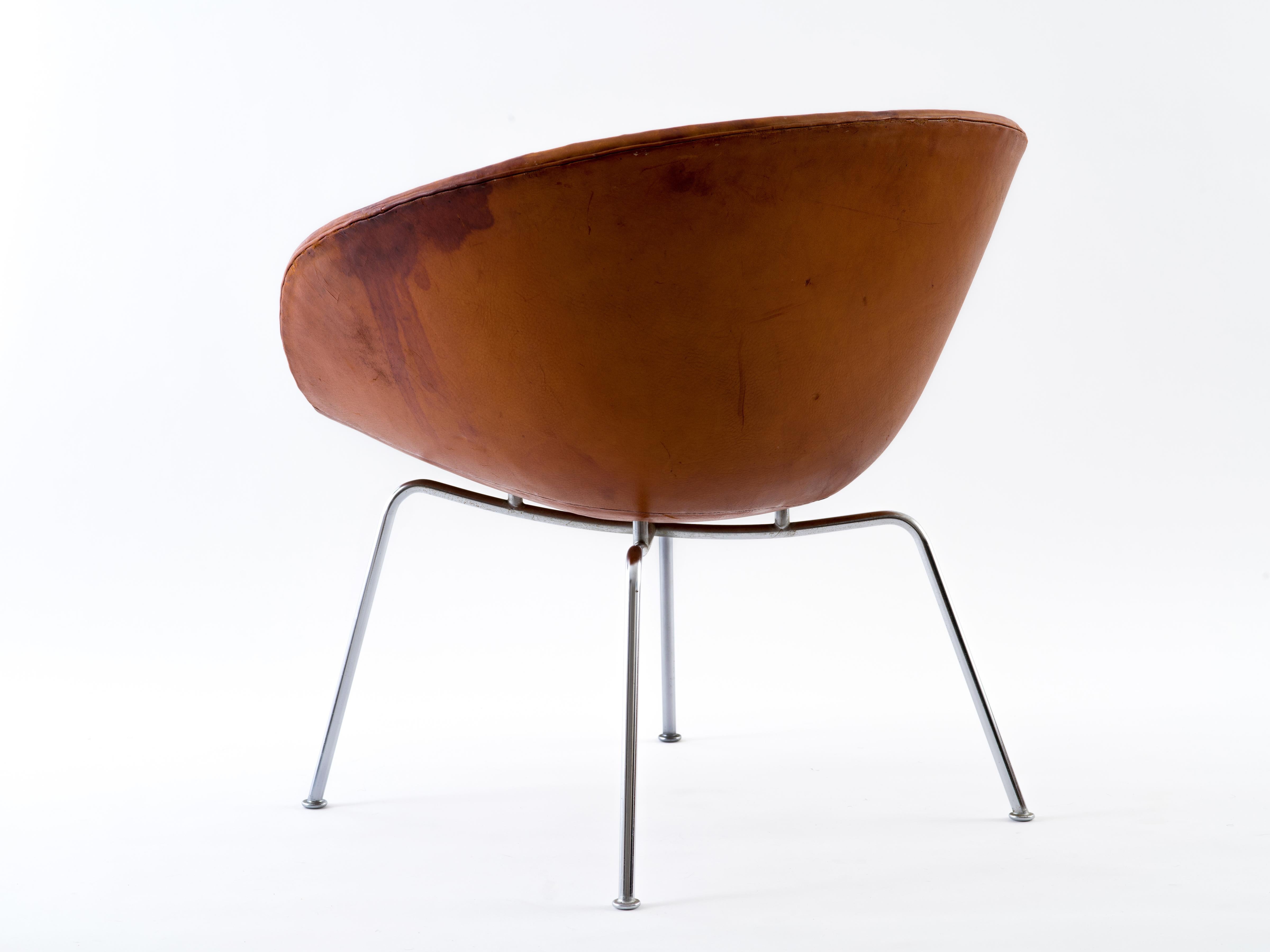Danish Arne Jacobsen Pot Chair in Distressed Original Fritz Hansen Cognac Leather