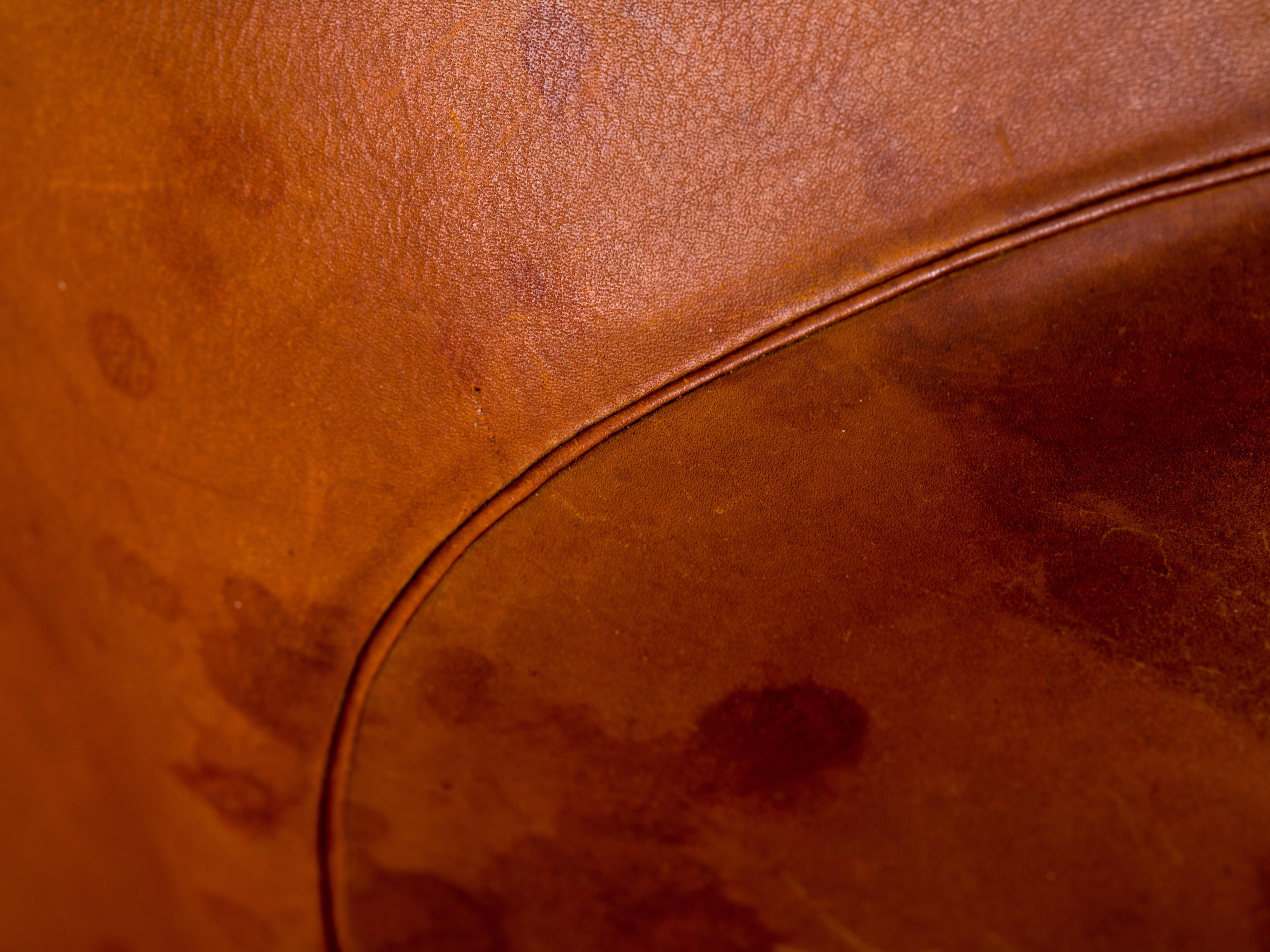 Arne Jacobsen Pot Chair in Distressed Original Fritz Hansen Cognac Leather In Distressed Condition In Brooklyn, NY