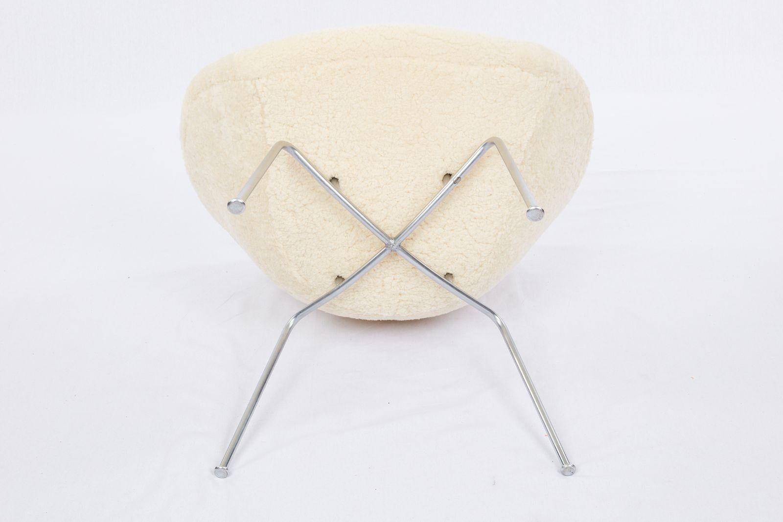 Arne Jacobsen Pot Chair Upholstered in Sheepskin For Sale 6