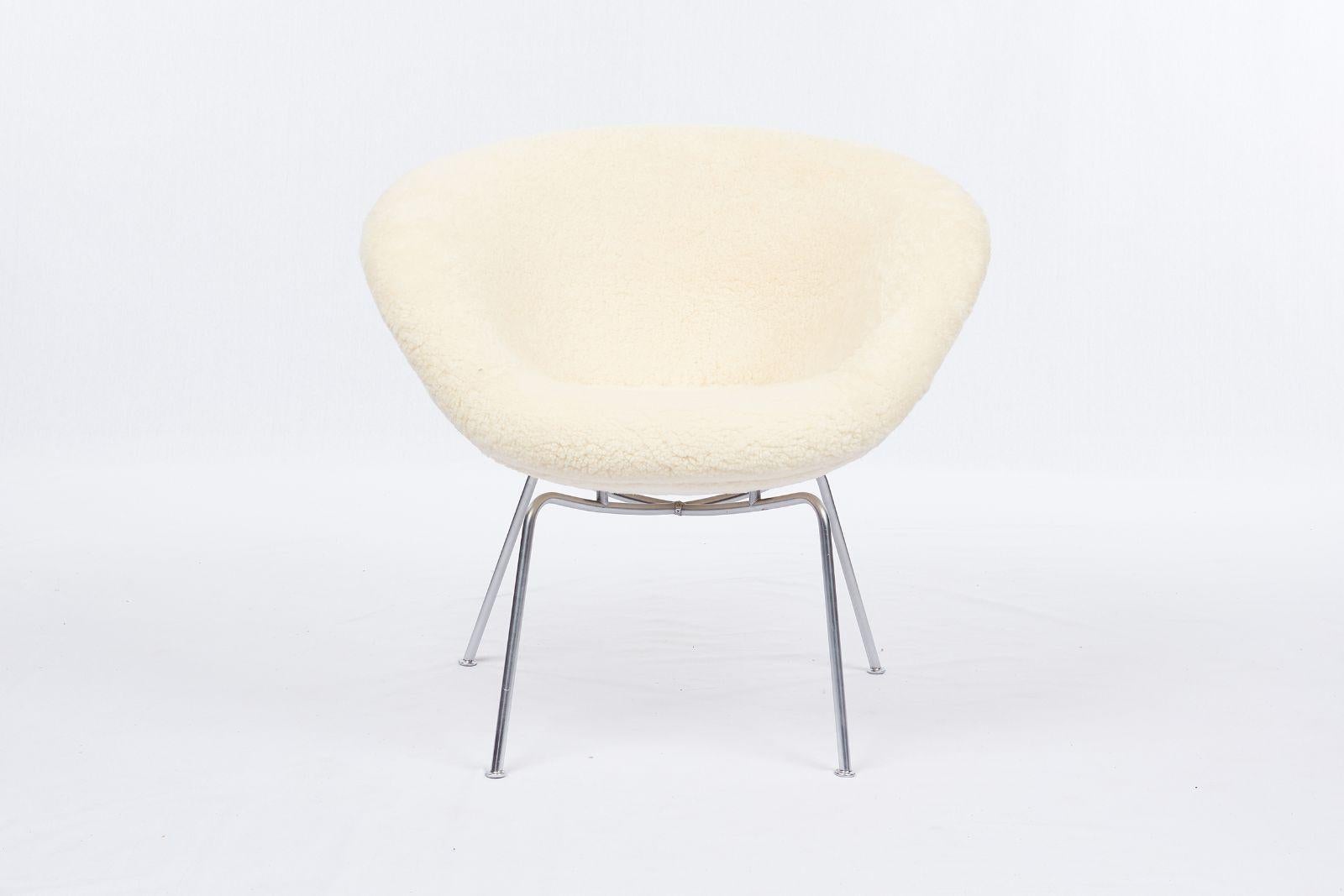 Arne Jacobsen pot chair designed in 1959 and produced by Fritz Hansen.