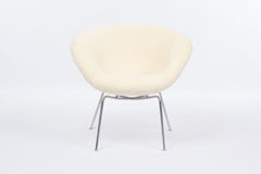 Arne Jacobsen Pot Chair Upholstered in Sheepskin / Shearling