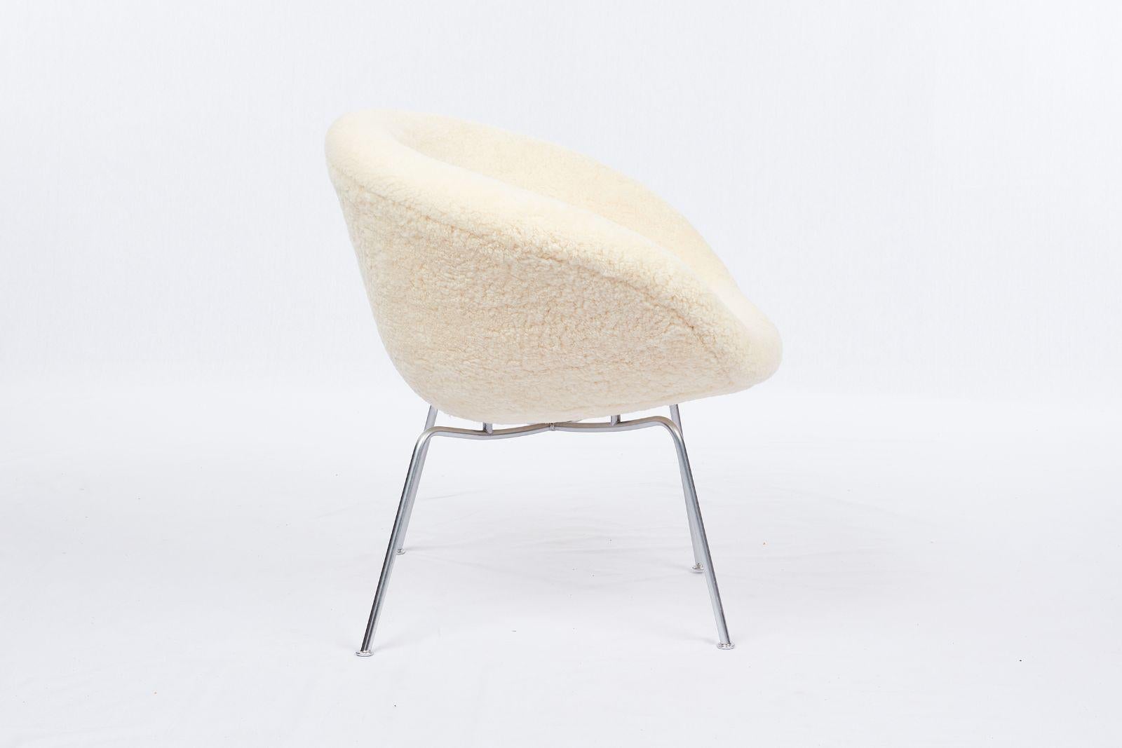Arne Jacobsen Pot Chair Upholstered in Sheepskin In Excellent Condition For Sale In Los Angeles, CA