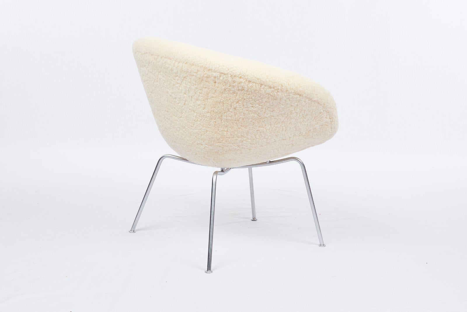 Mid-20th Century Arne Jacobsen Pot Chair Upholstered in Sheepskin For Sale