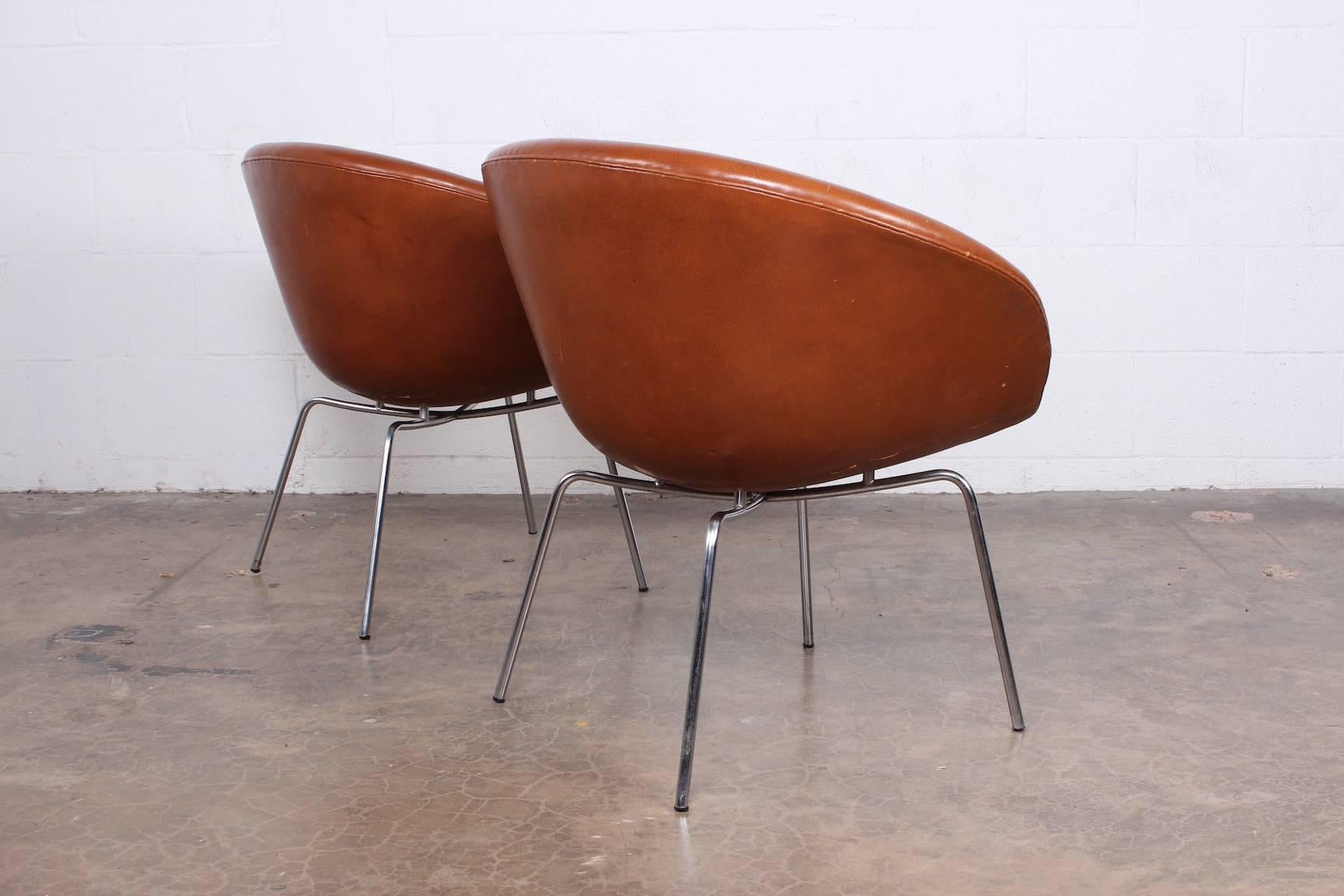 Arne Jacobsen Pot Chairs in Original Leather 4