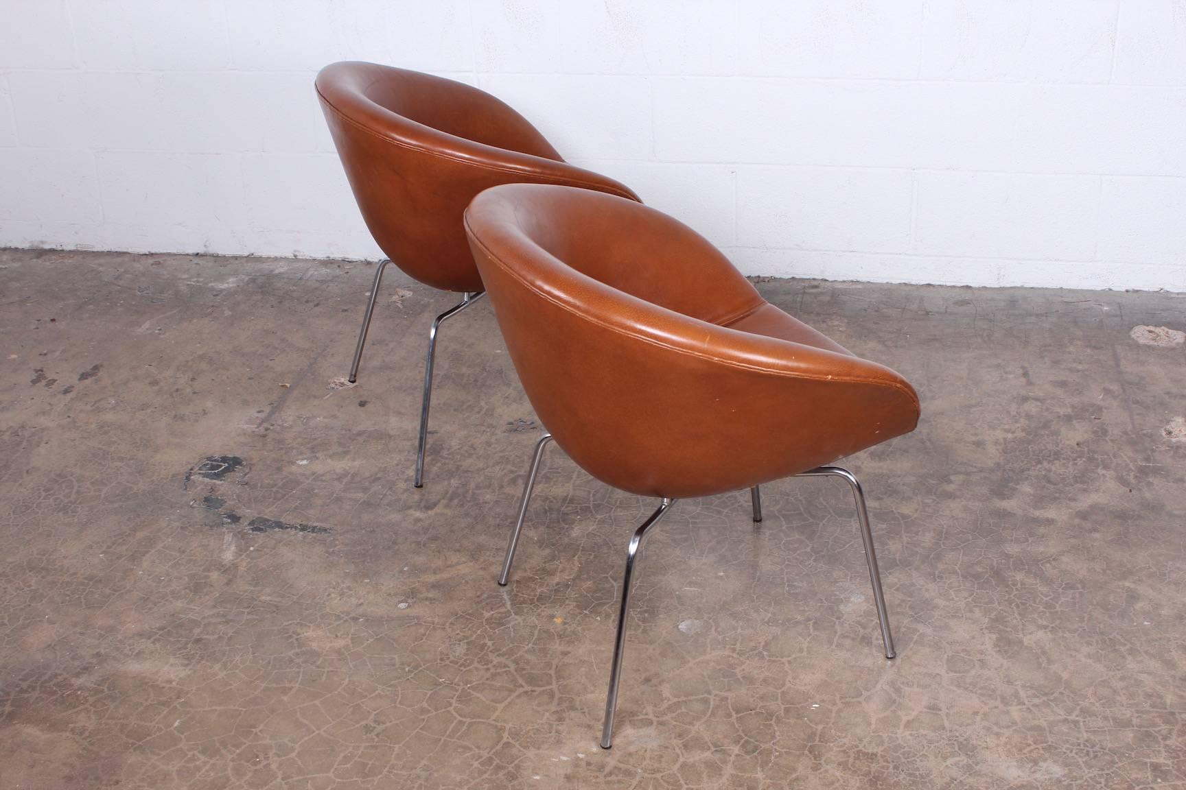 Arne Jacobsen Pot Chairs in Original Leather 5