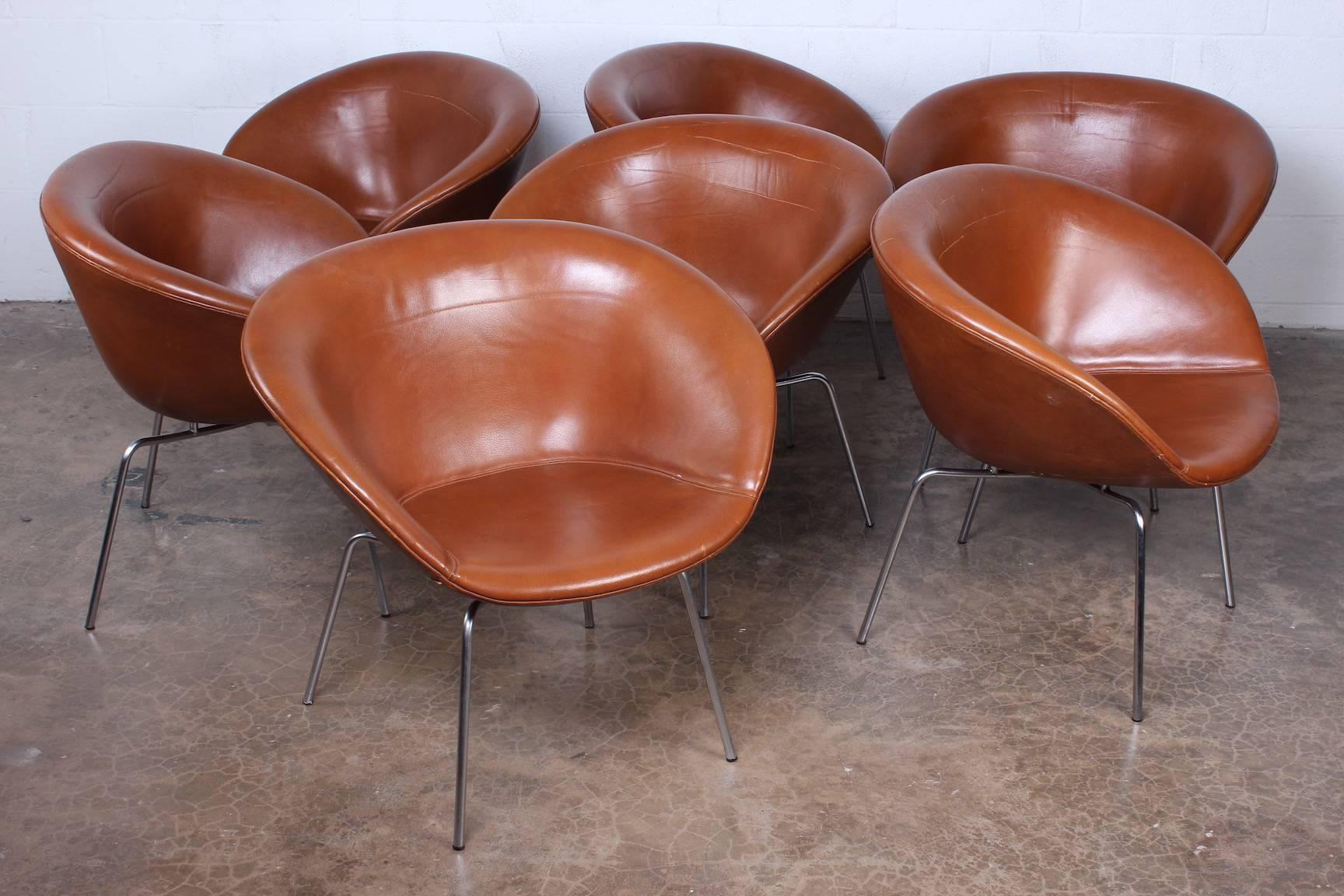 Arne Jacobsen Pot Chairs in Original Leather 9