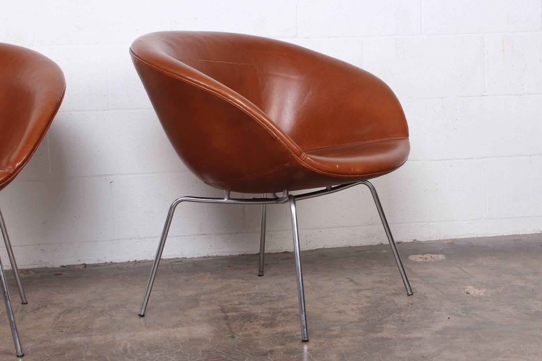 Arne Jacobsen Pot Chairs in Original Leather In Good Condition In Dallas, TX