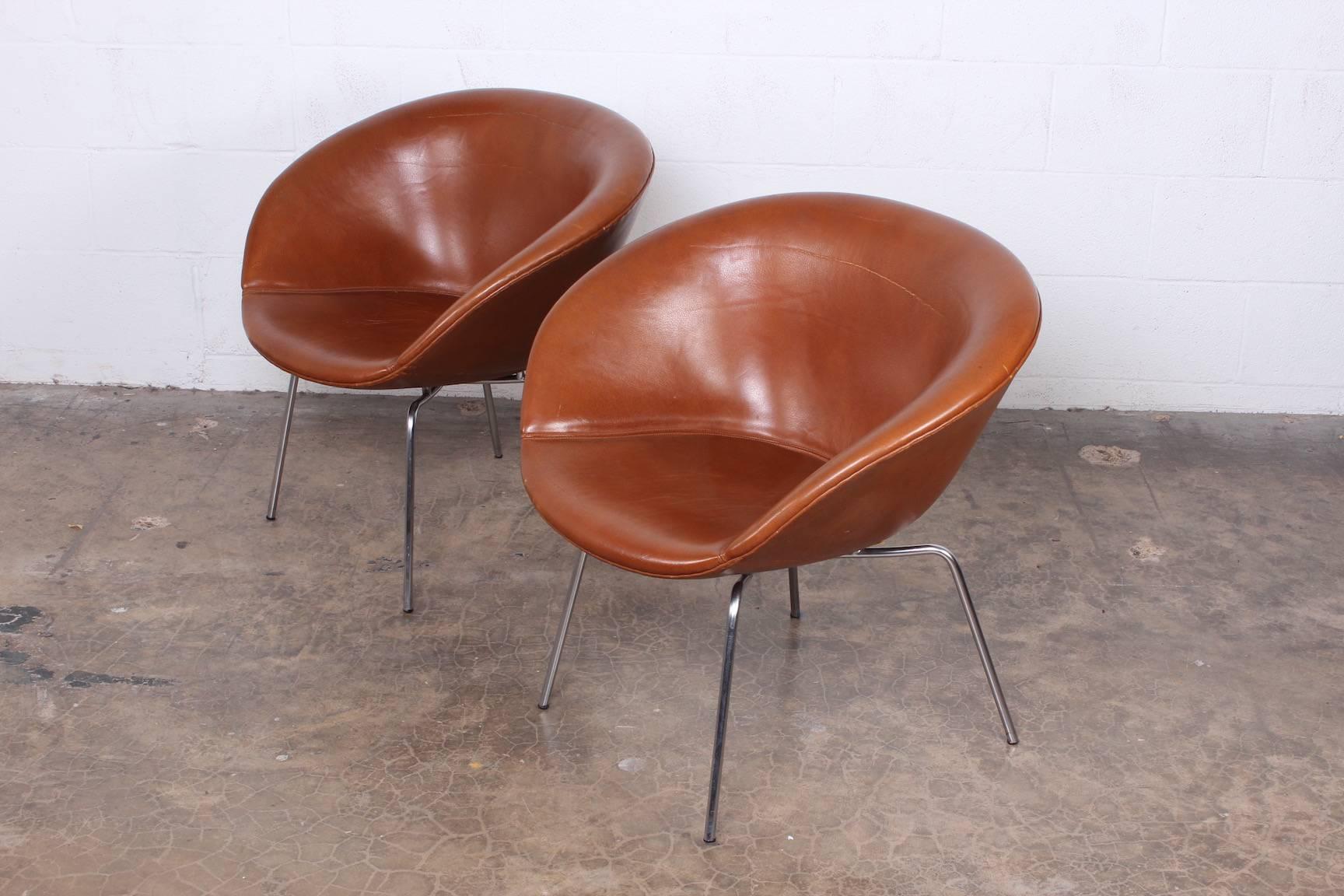 Arne Jacobsen Pot Chairs in Original Leather 1