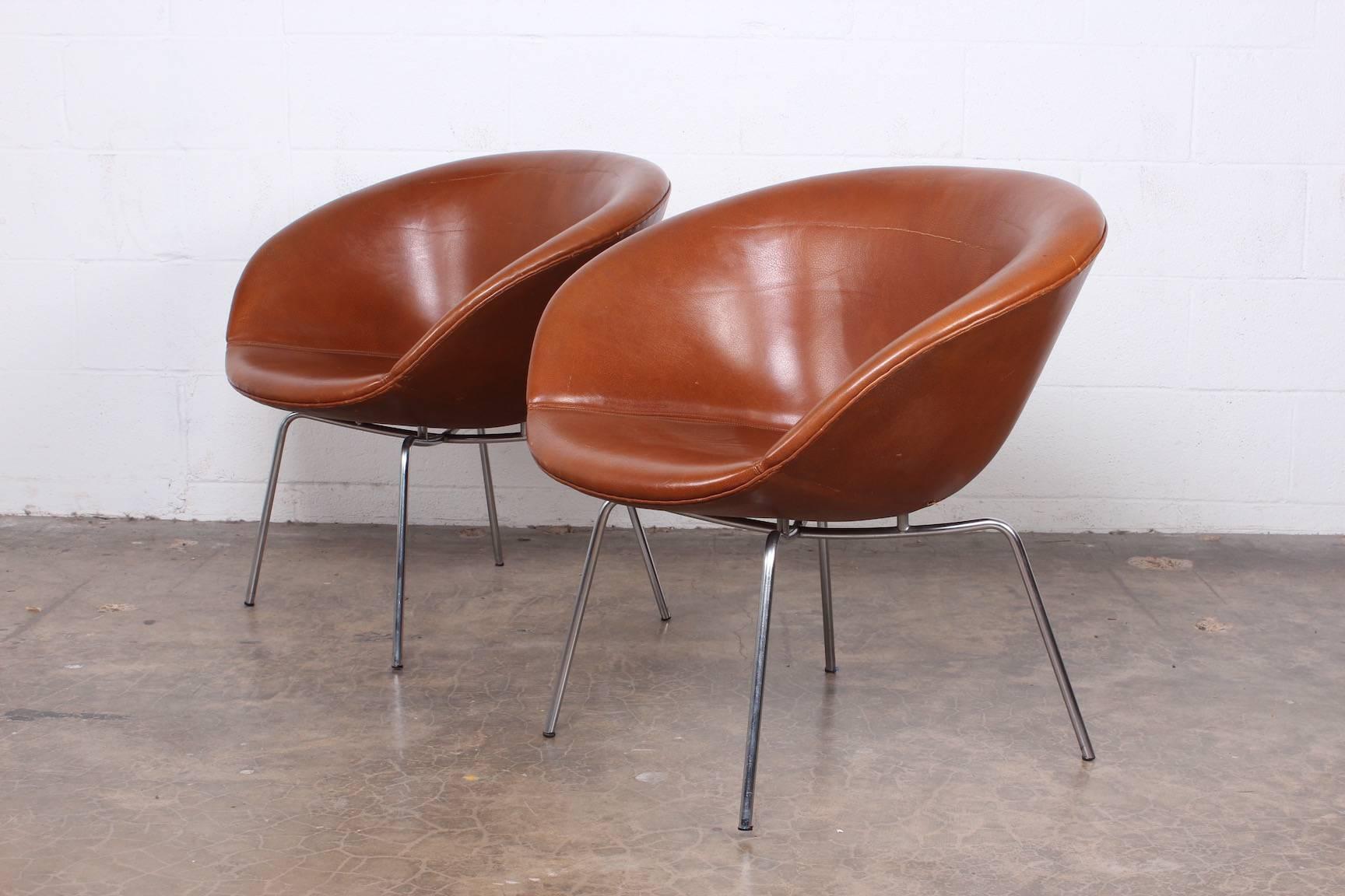 Arne Jacobsen Pot Chairs in Original Leather 2