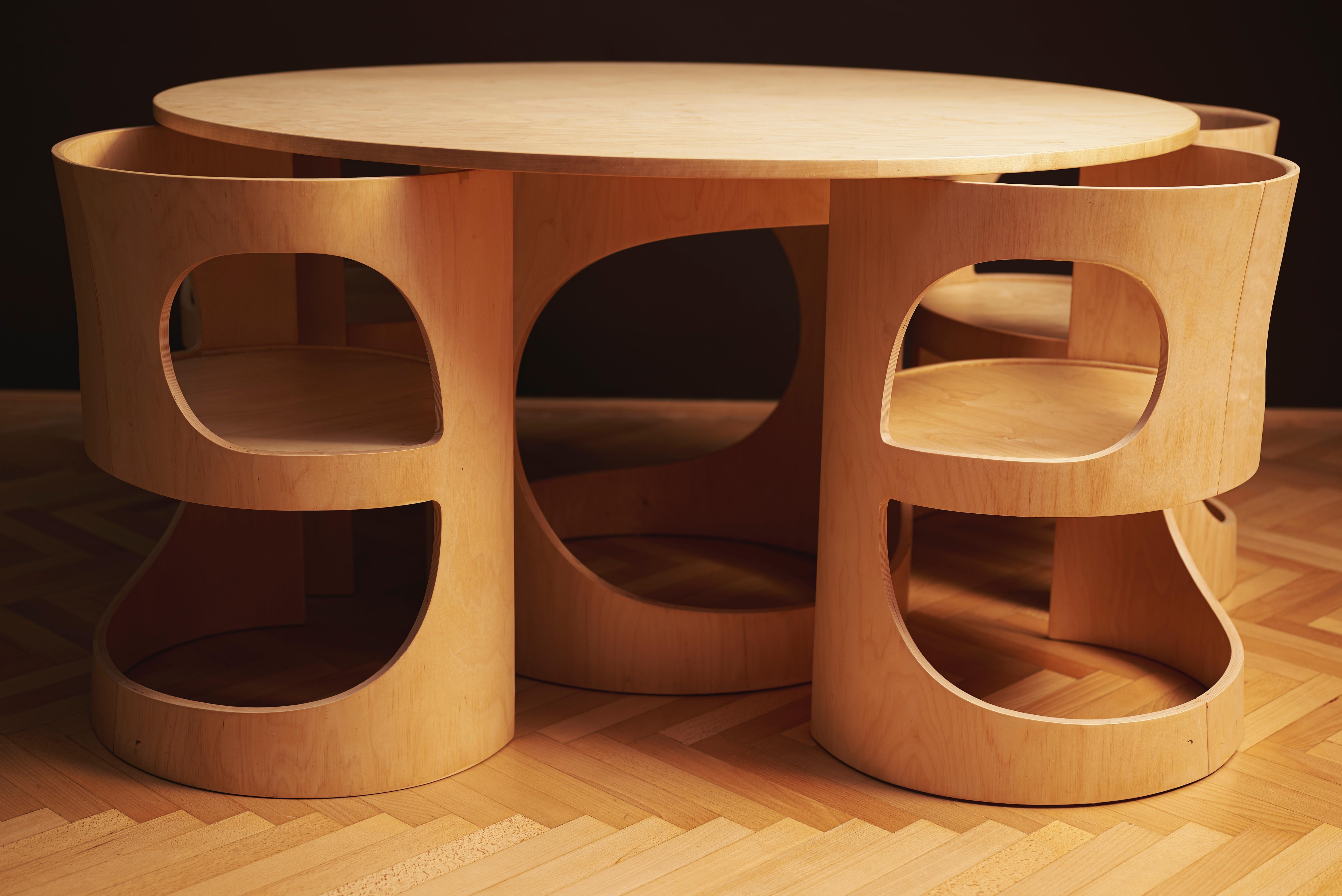 Mesa y silla Pre Pop de Arne Jacobsen, juego de 4 para Asko, Finlandia, 1969 Madera contrachapada en venta