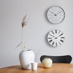 Orologio da parete "Roman" di Arne Jacobsen, bianco, Ø 8,3 in