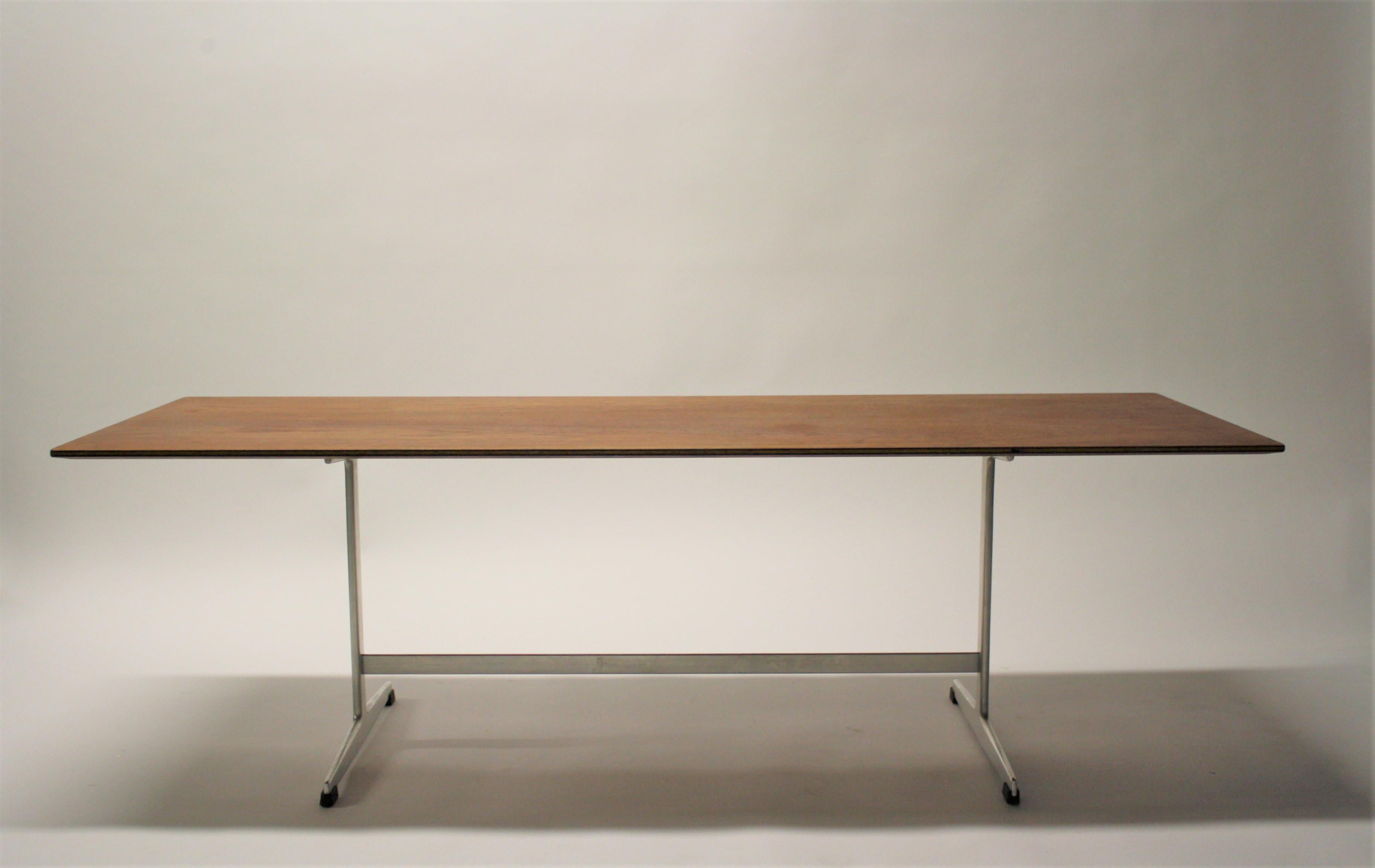 Scandinavian Modern Arne Jacobsen Rosewood Coffee Table Model 3571, 1960s