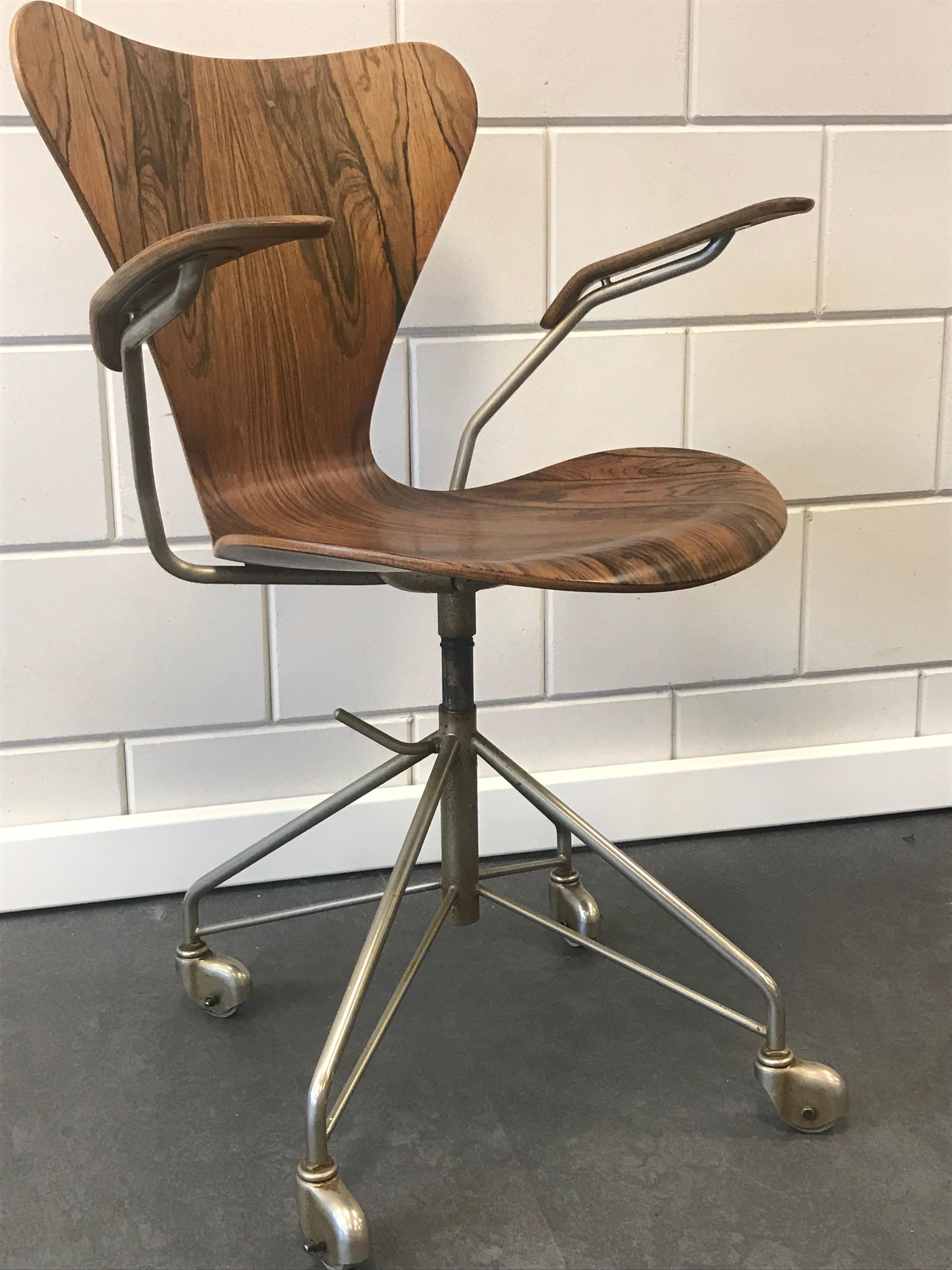 Silla de escritorio Arne Jacobsen de palisandro en venta