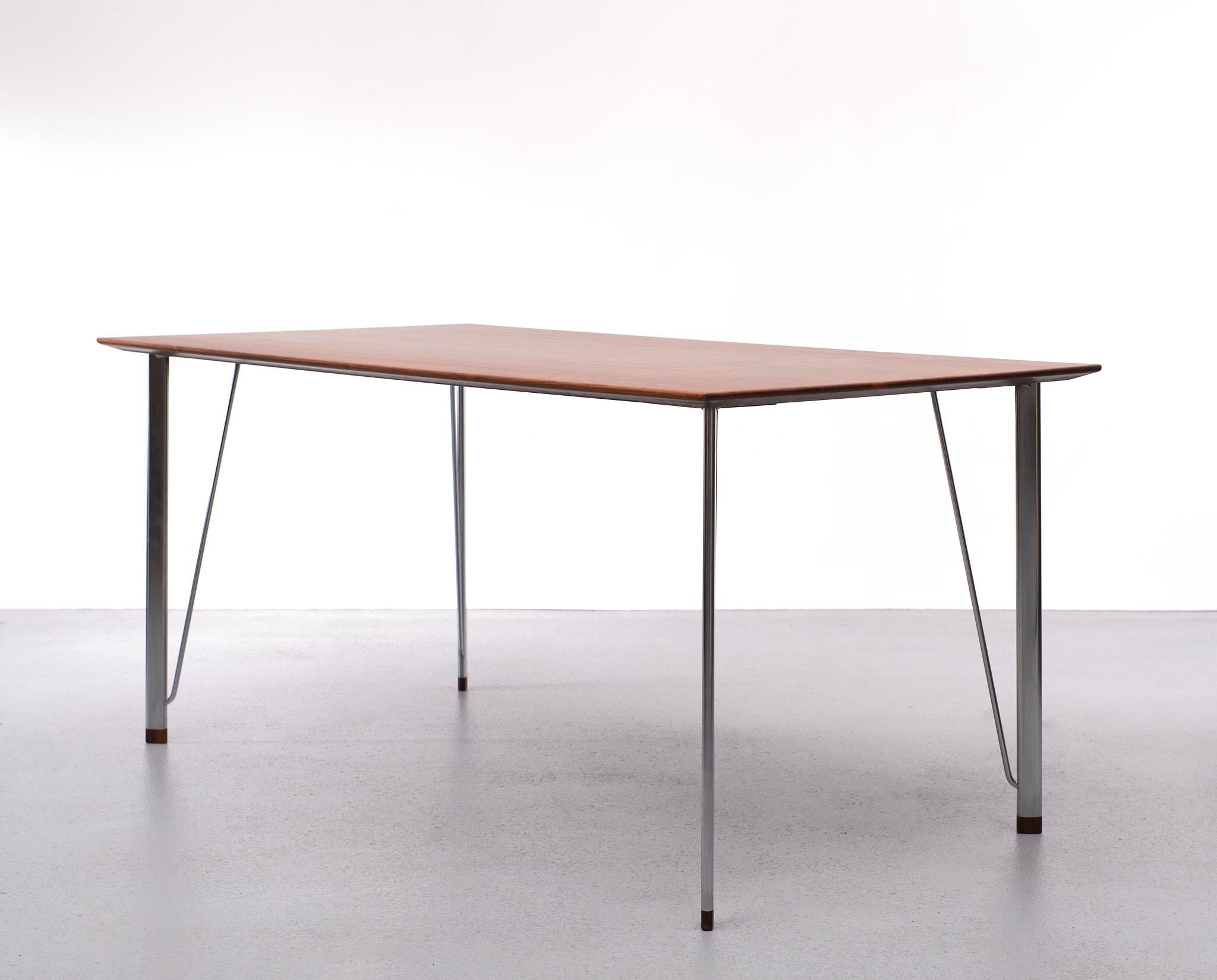 Mid-20th Century Arne Jacobsen Rosewood  writing  table  1950s  Denmark 