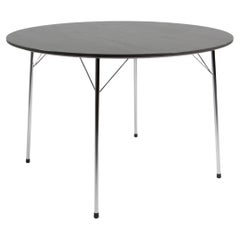 Table à manger ronde d'Arne Jacobsen