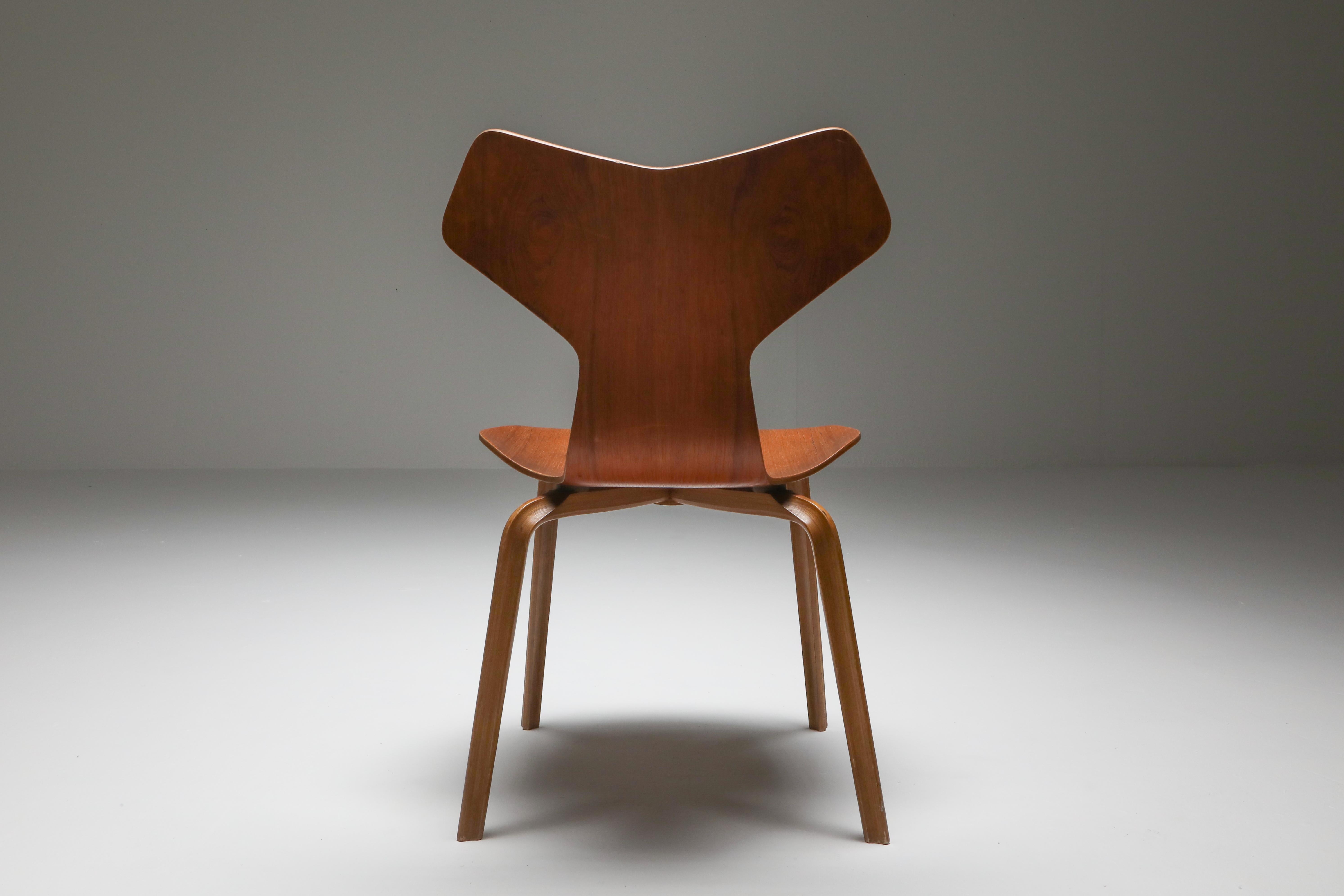 Grand prix chair, designed by Arne Jacobsen, for Fritz Hansen, Denmark, 1960s

Mid-Century Modern design Classic
iconic, award winning design, Denmark, 1960s.

     
    