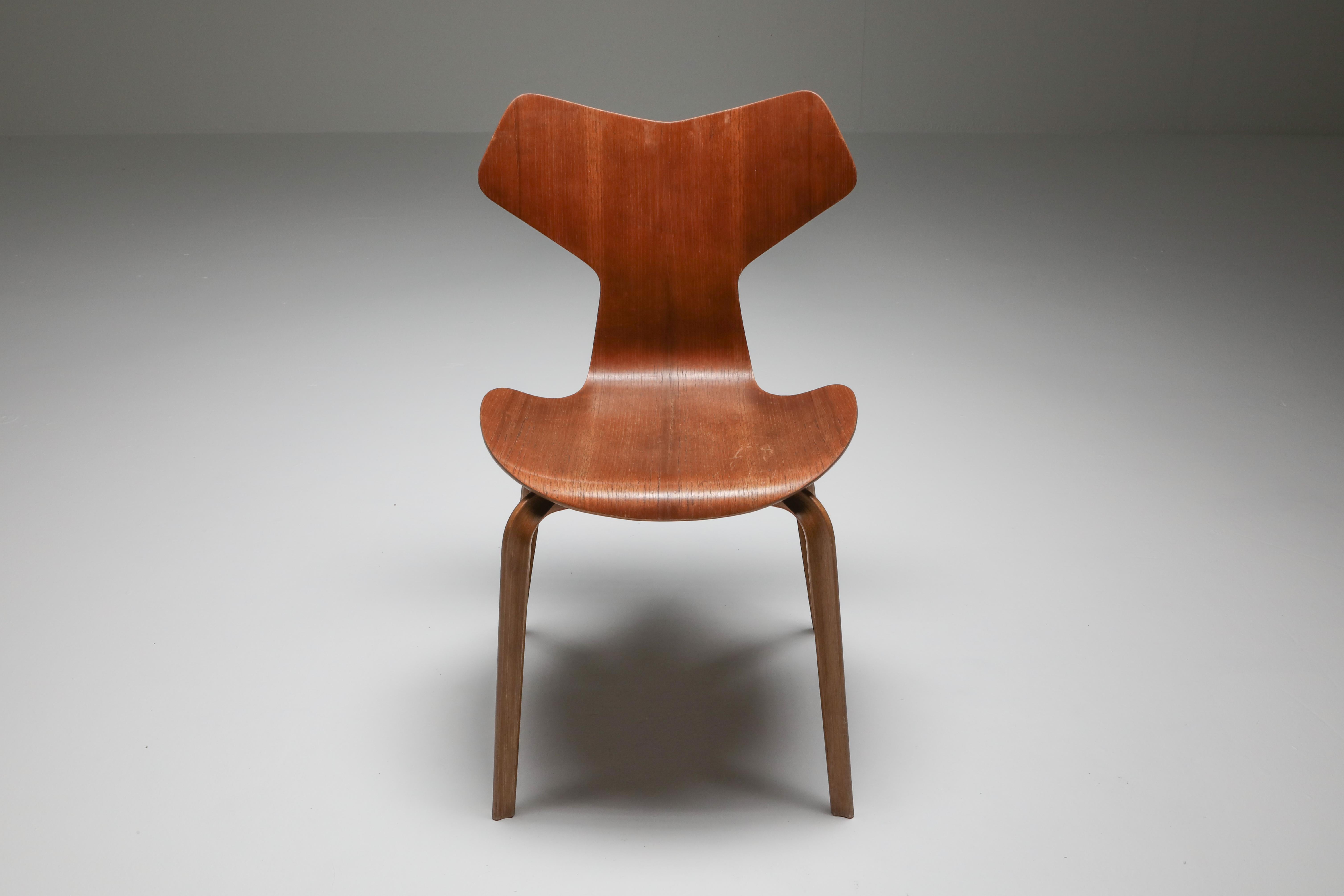 Arne Jacobsen's Grand Prix Chair Fritz Hansen In Good Condition In Antwerp, BE