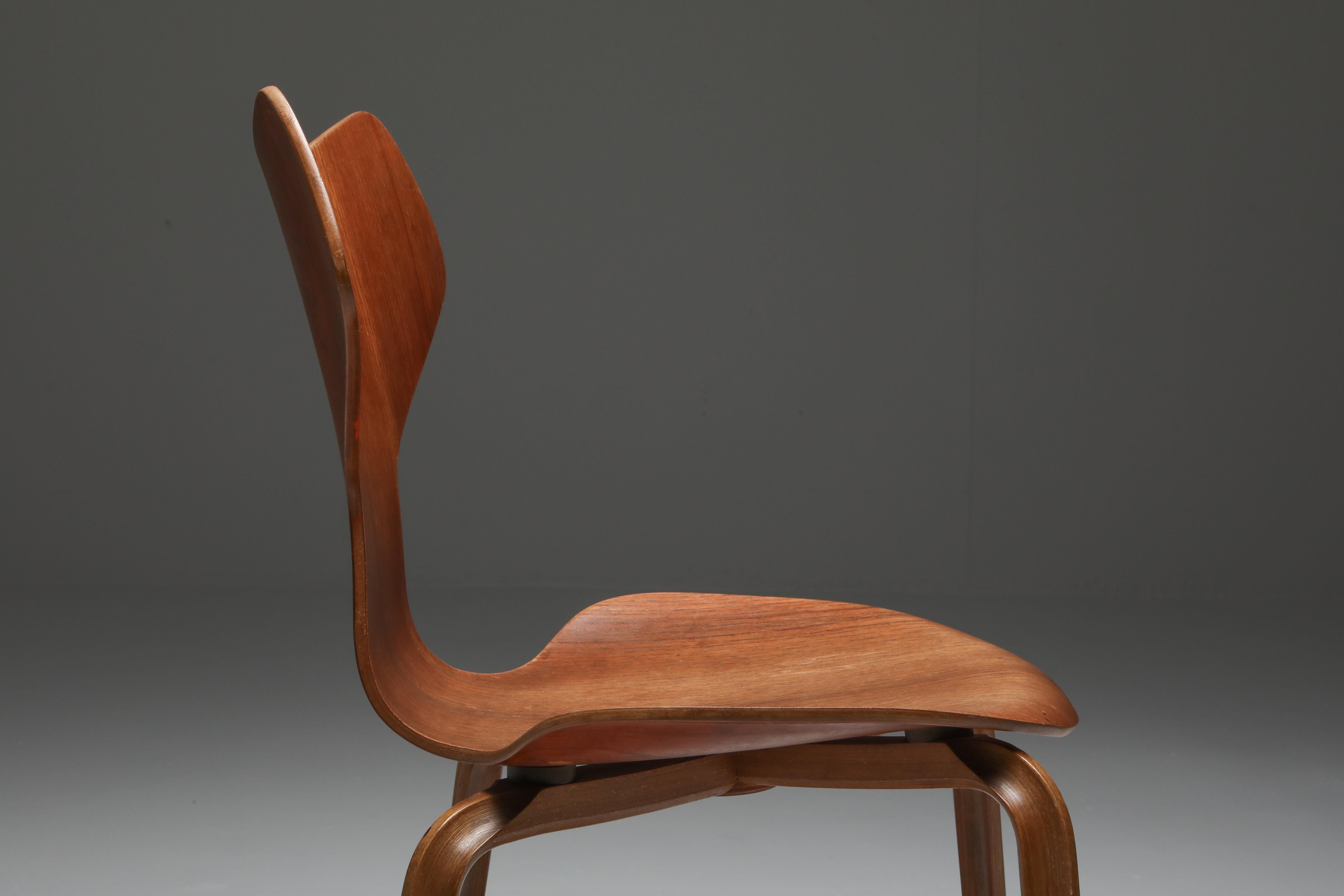 20th Century Arne Jacobsen's Grand Prix Chair Fritz Hansen