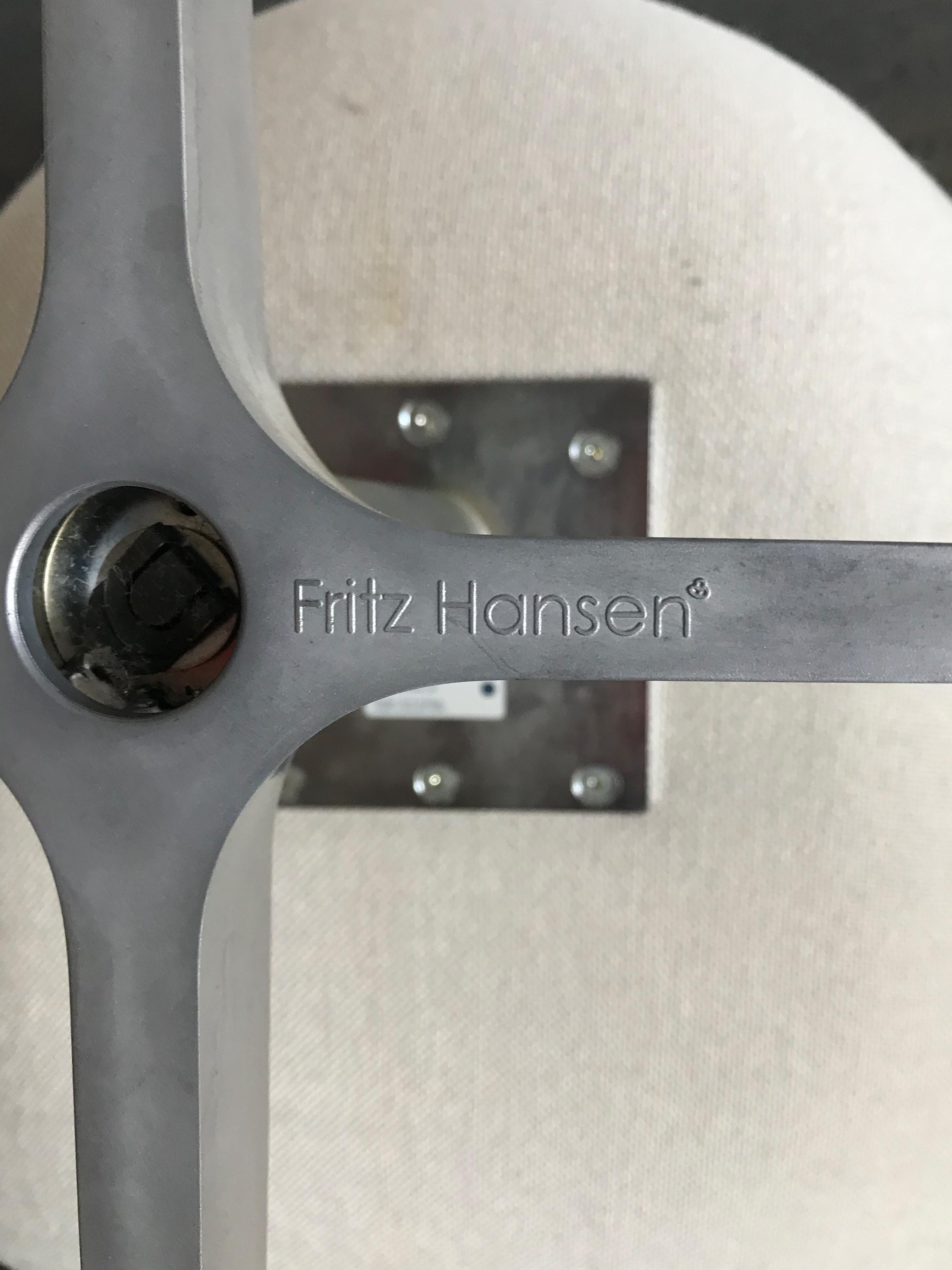 Arne Jacobsen Scandinavian Fabric Swan Armchairs for Fritz Hansen 3