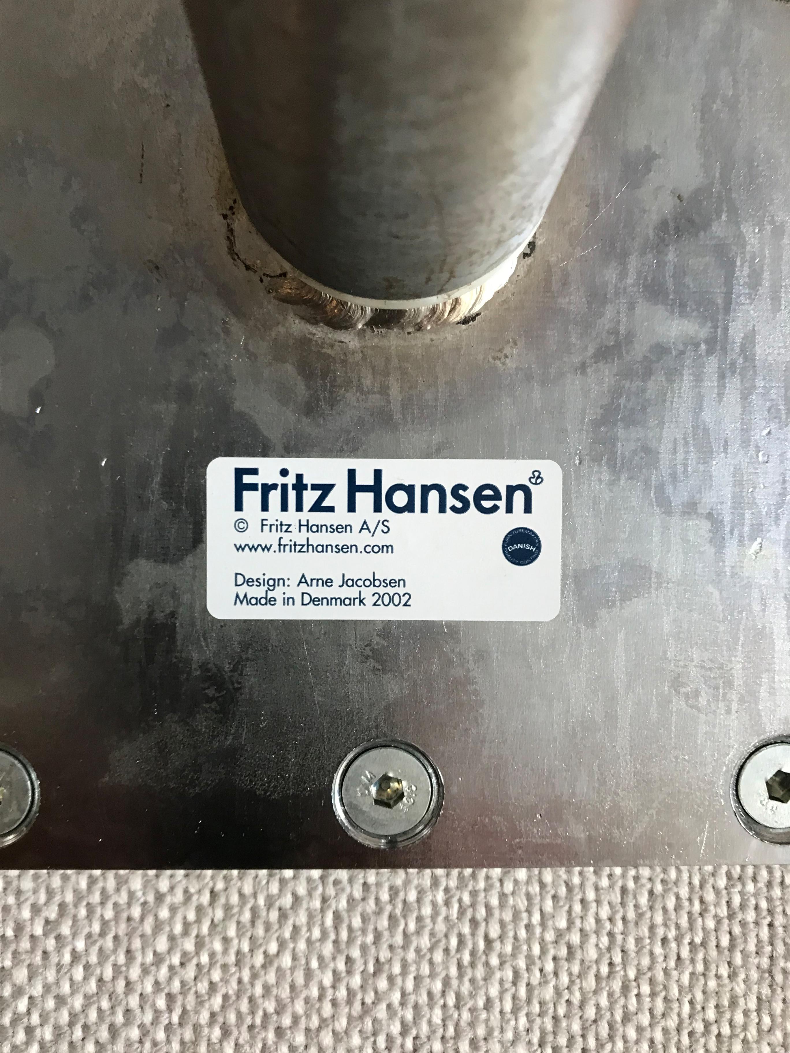 Arne Jacobsen Scandinavian Fabric Swan Armchairs for Fritz Hansen 4