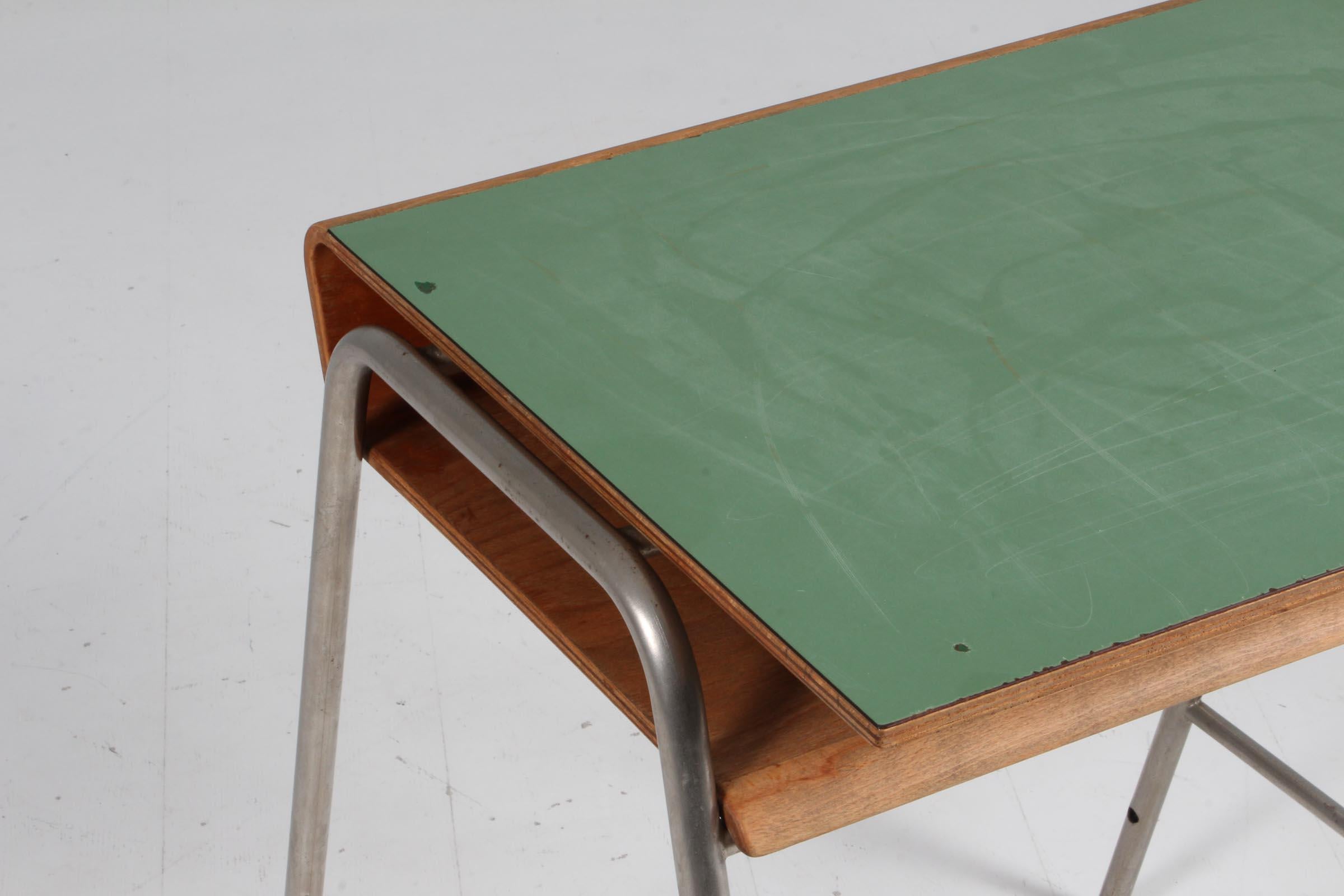 Arne Jacobsen School table for Munkegaards skolen. Laminate and beech In Fair Condition In Esbjerg, DK