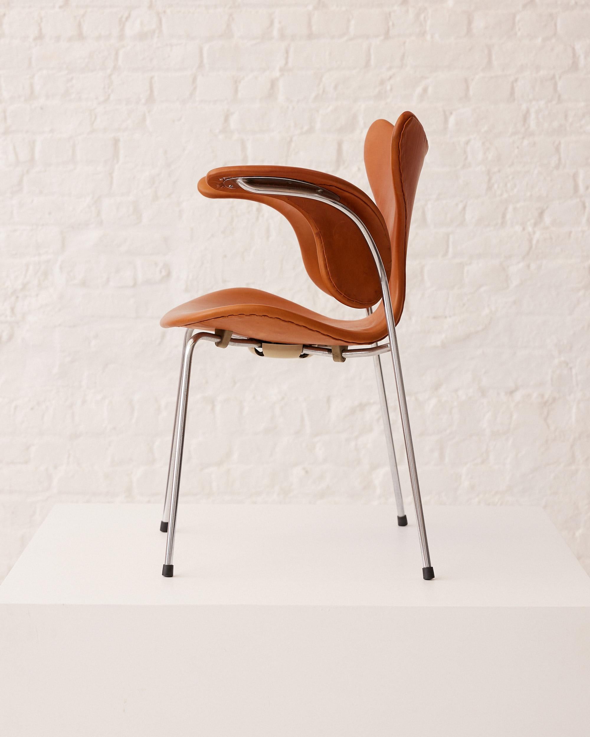 Mid-Century Modern Arne Jacobsen «Seagull» Armchair For Sale
