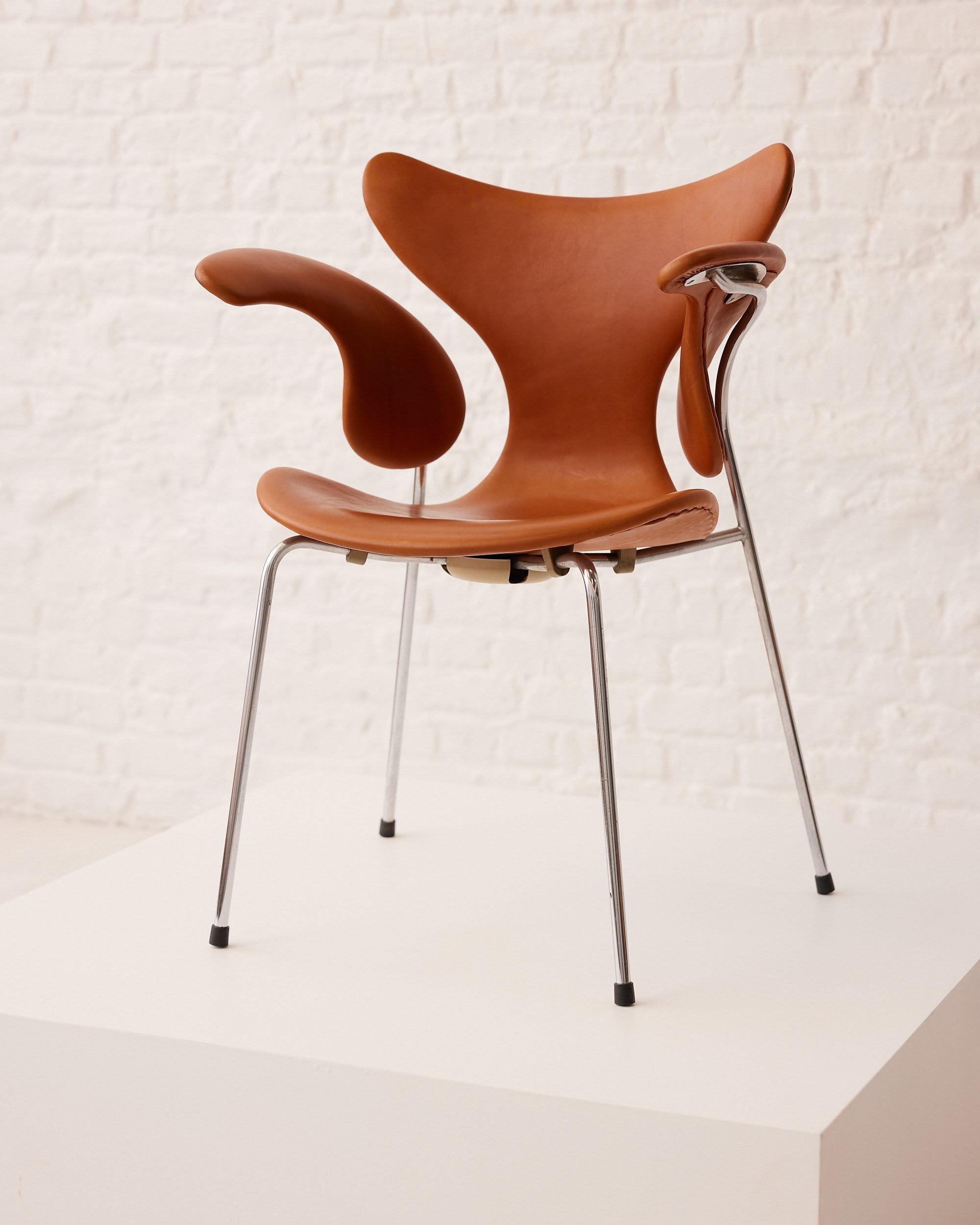 Leather Arne Jacobsen «Seagull» Armchair For Sale