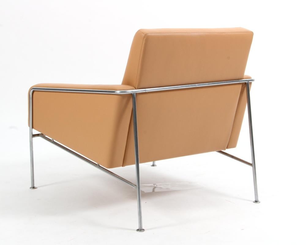 Mid-Century Modern Arne Jacobsen Series 3300 leather armchair by Fritz Hansen

This lounge chair was designed by Arne Jacobsen and produced by Fritz Hansen. The frame is made of chromed steel, the chair has been reupholstered with beautiful natural