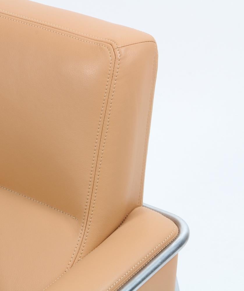 20th Century Mid-Century Modern Arne Jacobsen Series 3300 leather armchair by Fritz Hansen