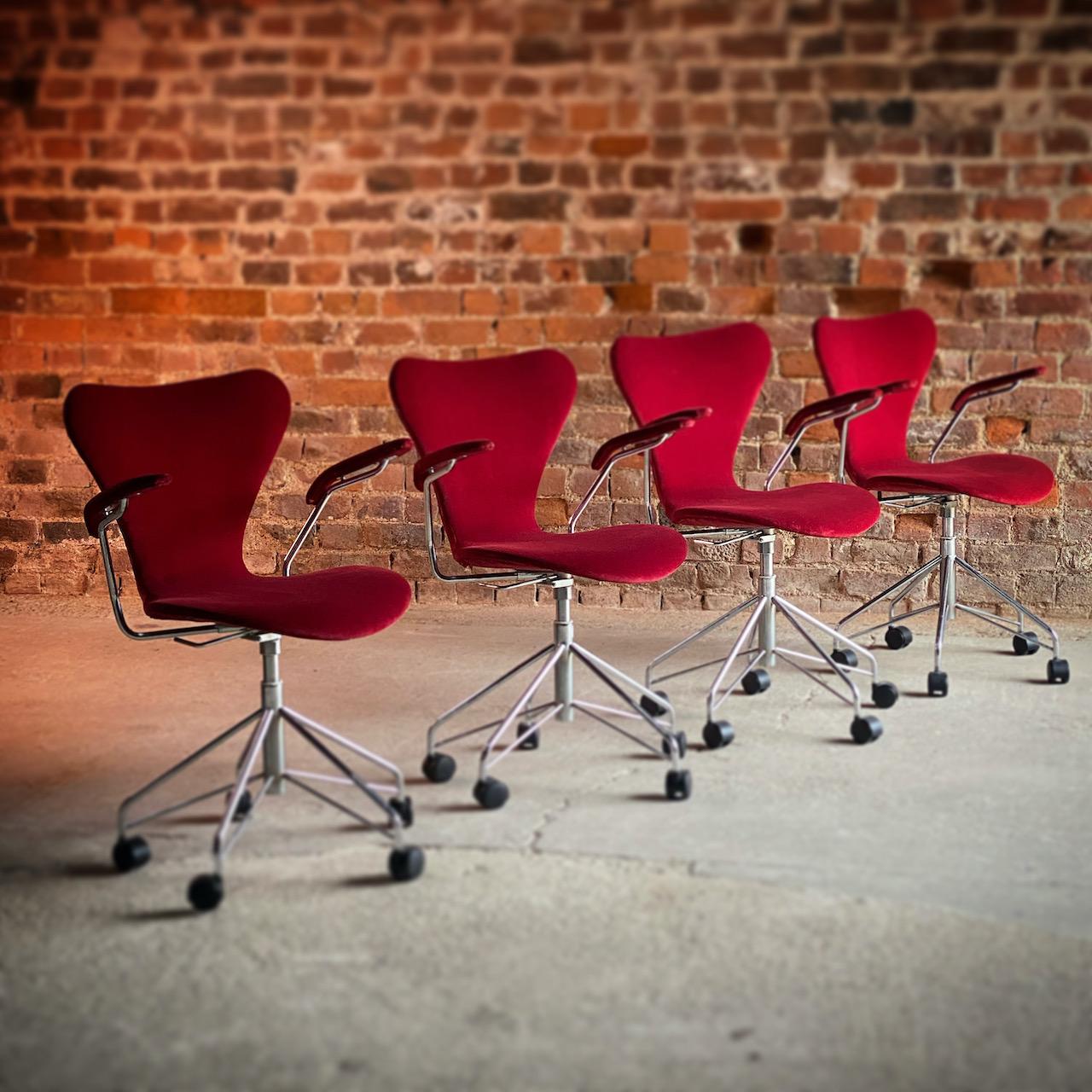 Arne Jacobsen Series 7 3217 Swivel chairs by Fritz Hansen 1996

Super fly set of four mid century Danish design Arne Jacobsen Series 7 ‘3217’ Swivel chairs by Fritz Hansen designed in 1955, the chairs covered in a sumptuous Plum red velvet with