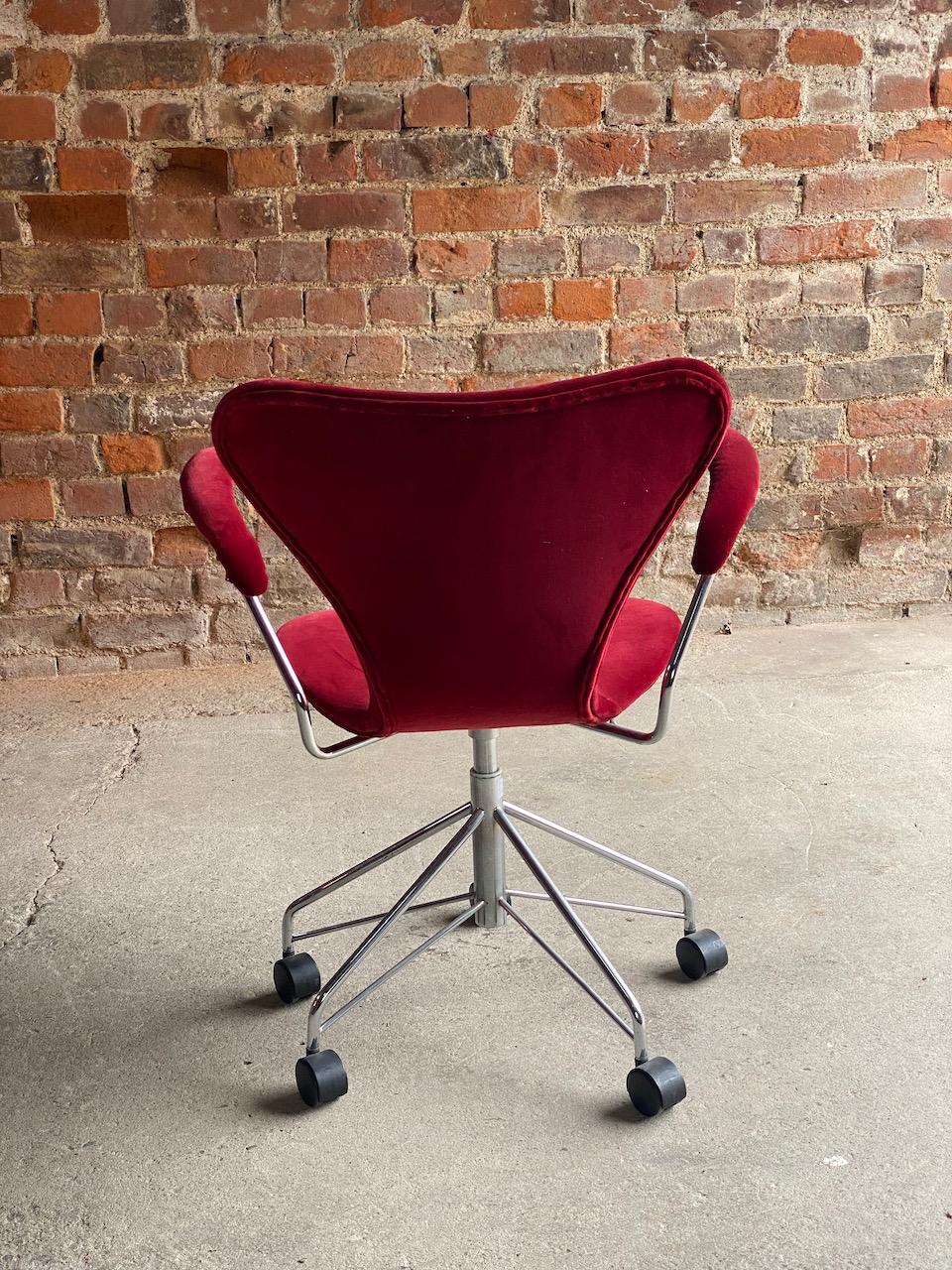 Arne Jacobsen Series 7 3217 Swivel Chairs by Fritz Hansen, Denmark, 1996 1