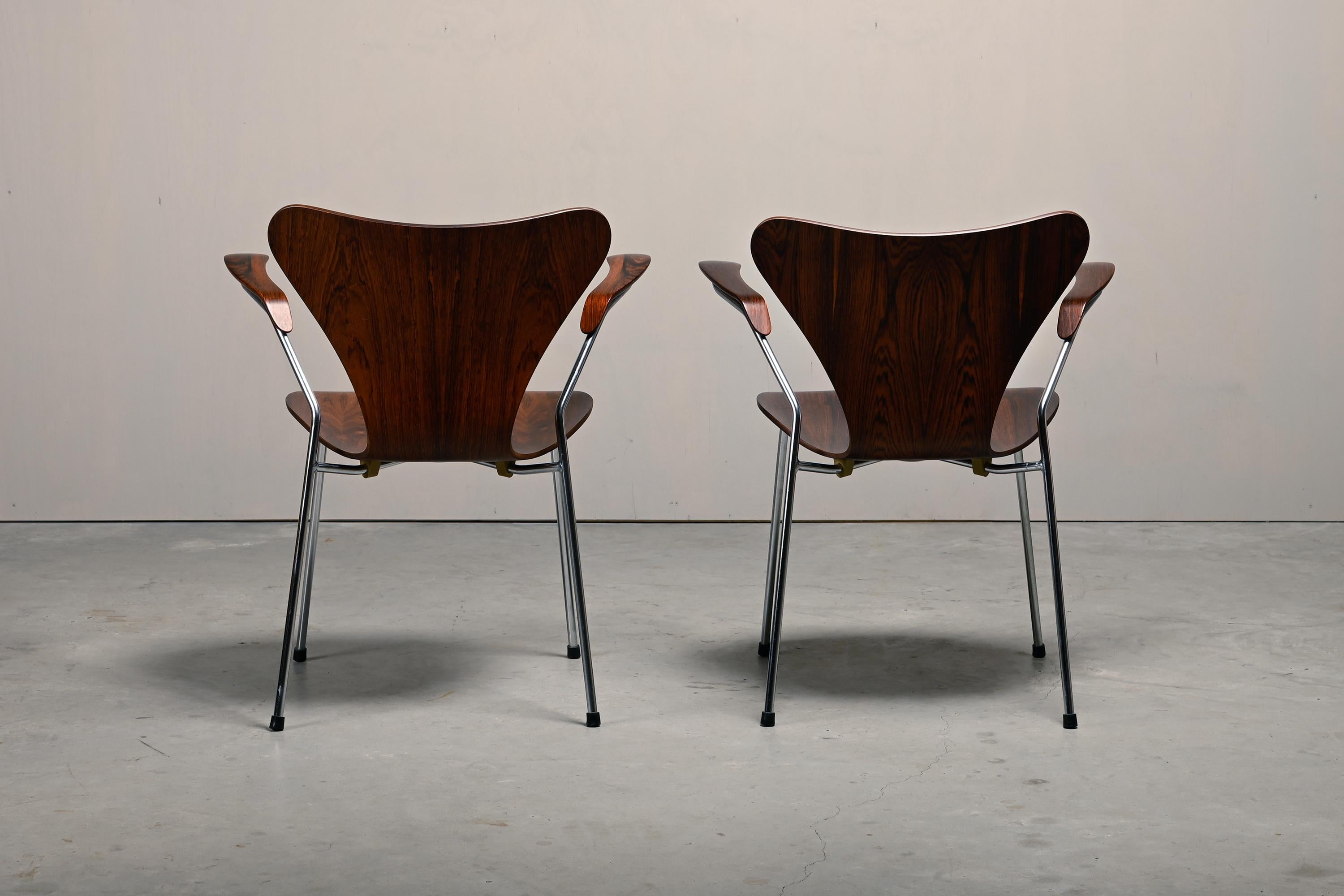 Arne Jacobsen Series 7 Armchair in Rosewood for Fritz Hansen Denmark 1960s en venta 2