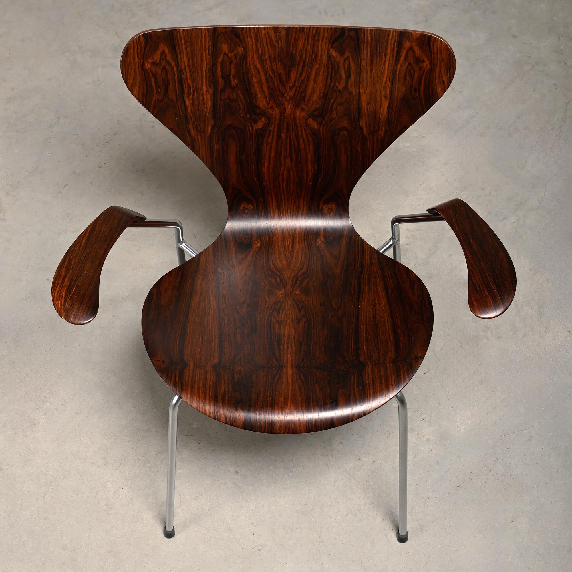 Arne Jacobsen Series 7 Armchair in Rosewood for Fritz Hansen Denmark 1960s en venta 3