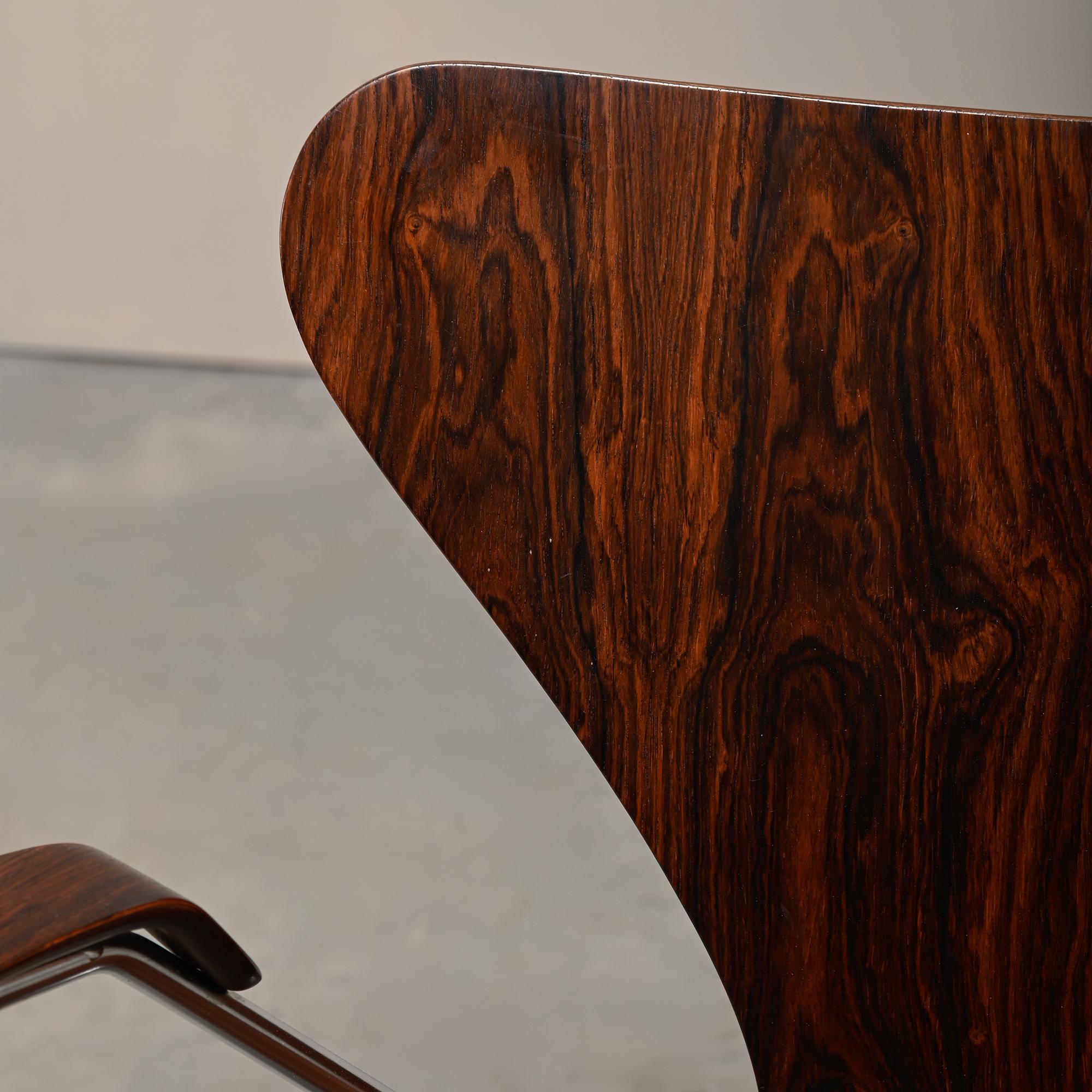 Arne Jacobsen Series 7 Armchair in Rosewood for Fritz Hansen Denmark 1960s en venta 6