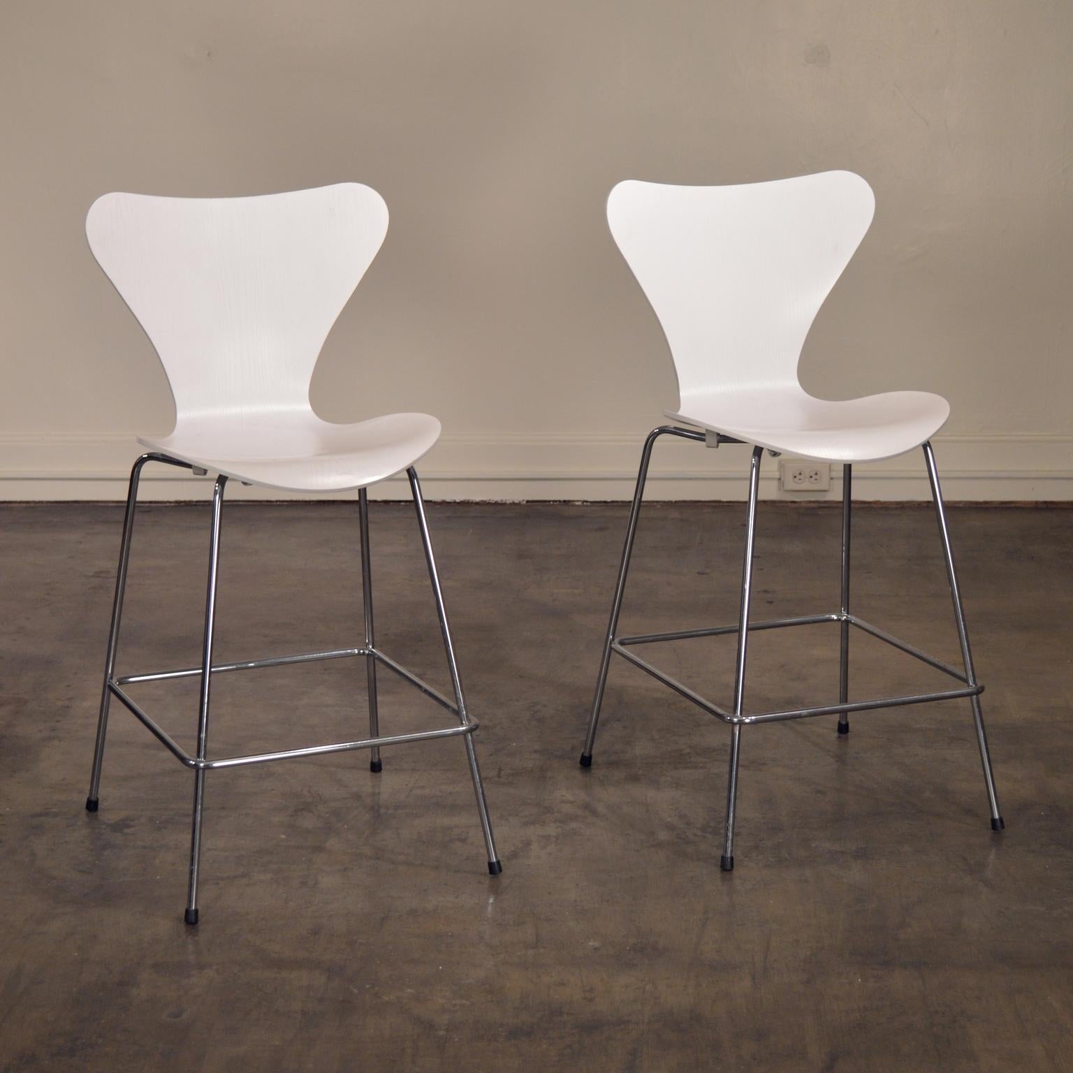 series 7 stool