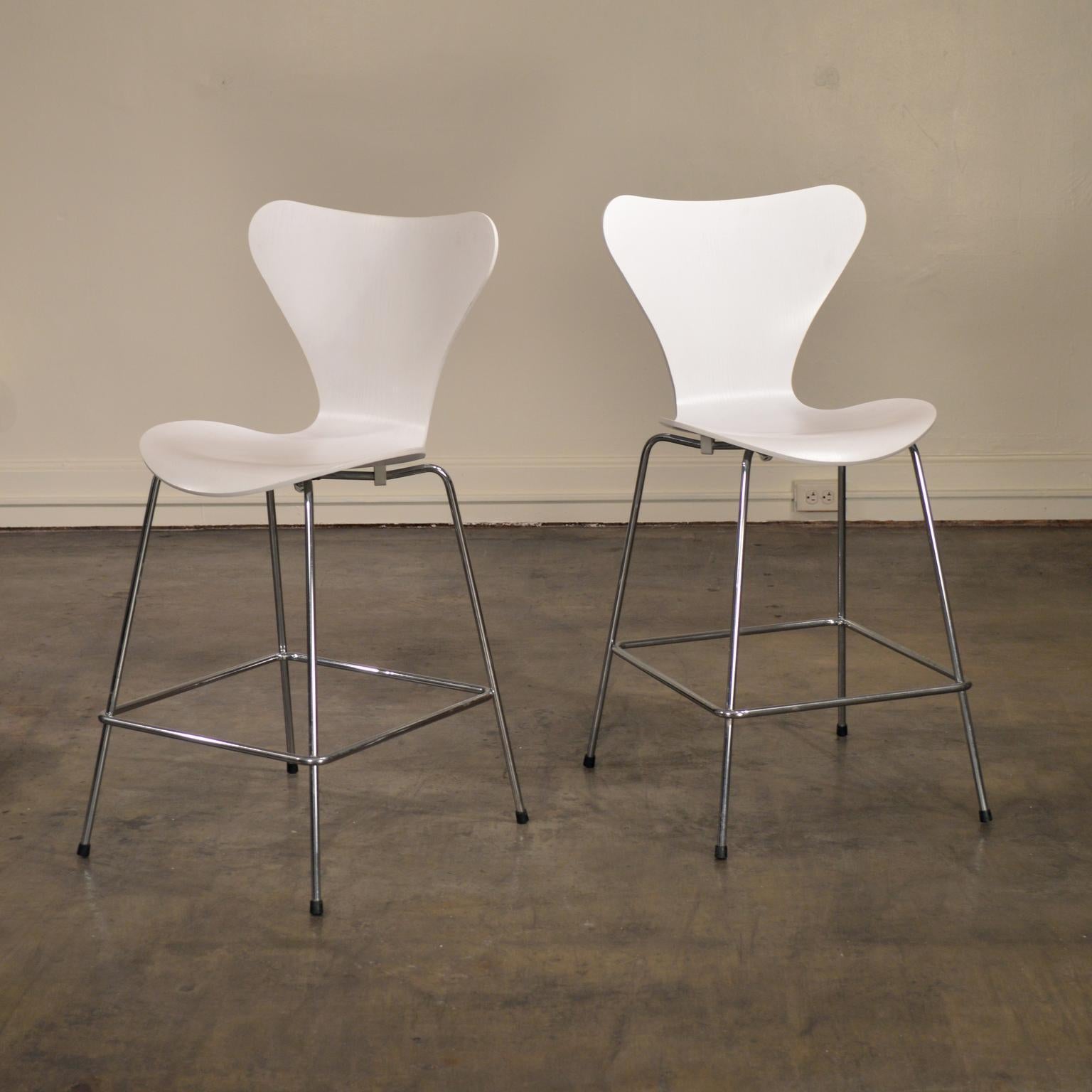 arne jacobsen bar stool