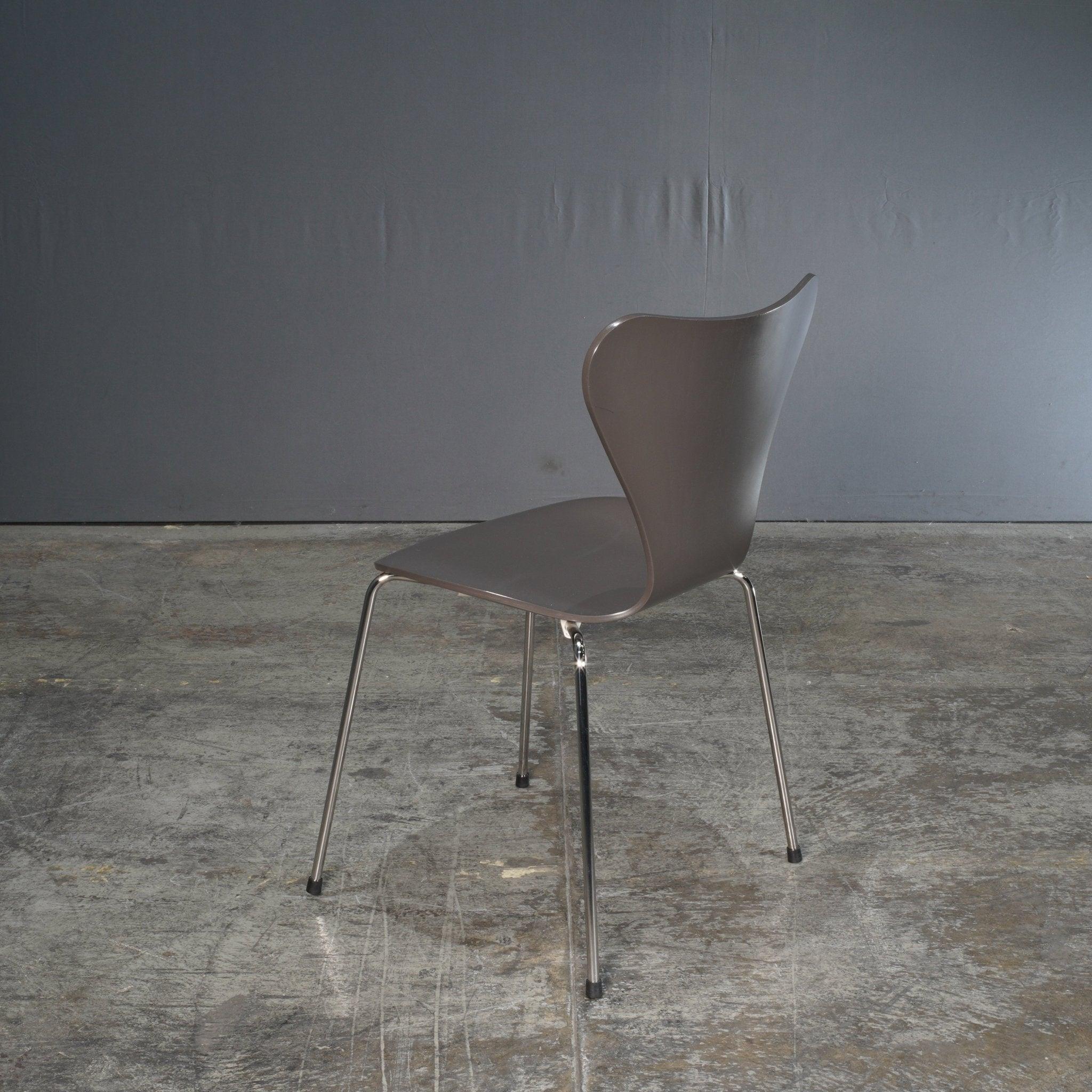 Chaise Series 7 d'Arne Jacobsen par Fritz Hansen Bon état - En vente à Basildon, London