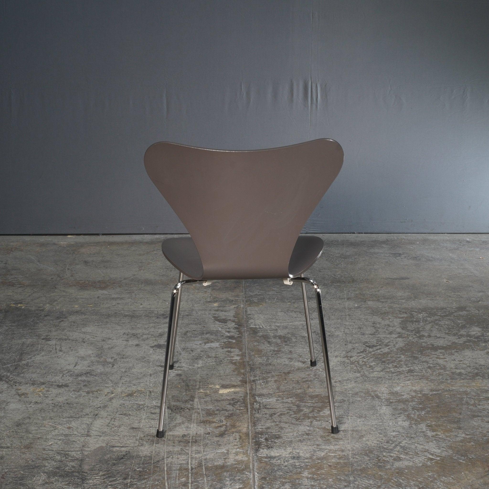 XXIe siècle et contemporain Chaise Series 7 d'Arne Jacobsen par Fritz Hansen en vente