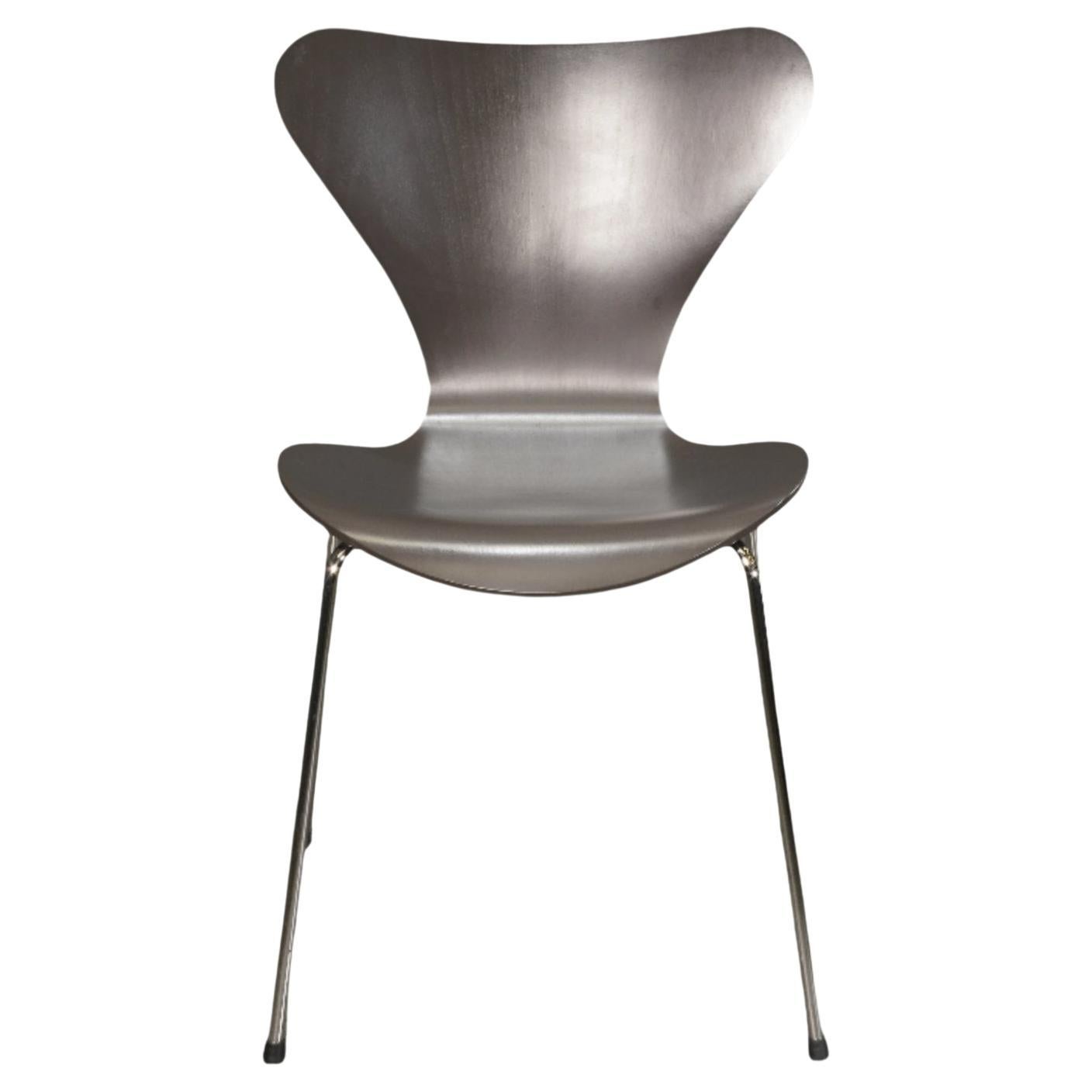 Arne Jacobsen Series 7 Chair by Fritz Hansen