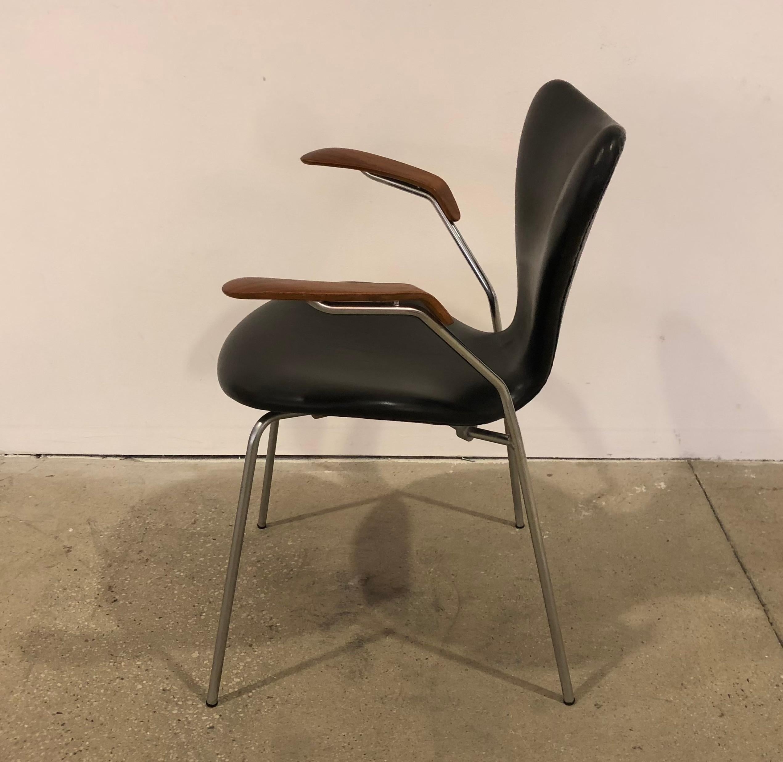 Single armchair designed by Arne Jacobsen. Created by Fritz Hansen. Leather upholstery. Chair is in our NYC showroom in the NY Design Center at 200 Lexington Ave.
