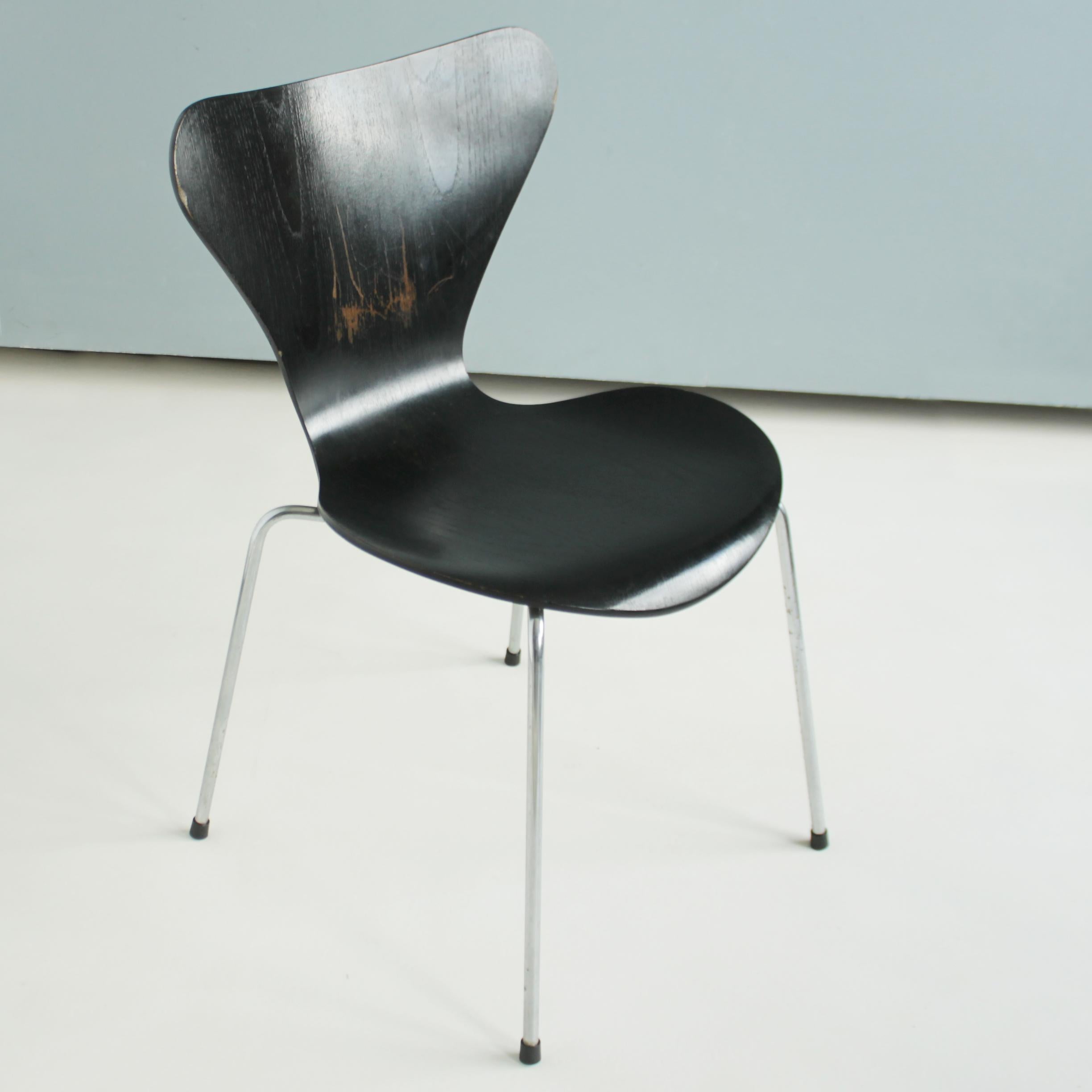 Arne Jacobsen Series 7 Chairs by Fritz Hansen 2