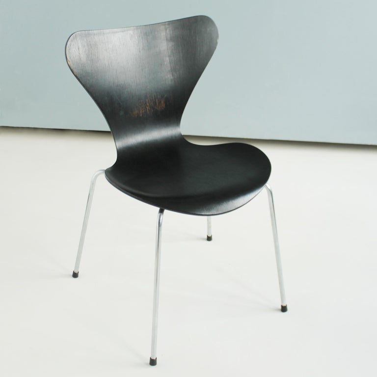 Arne Jacobsen Series 7 Chairs by Fritz Hansen For Sale 3