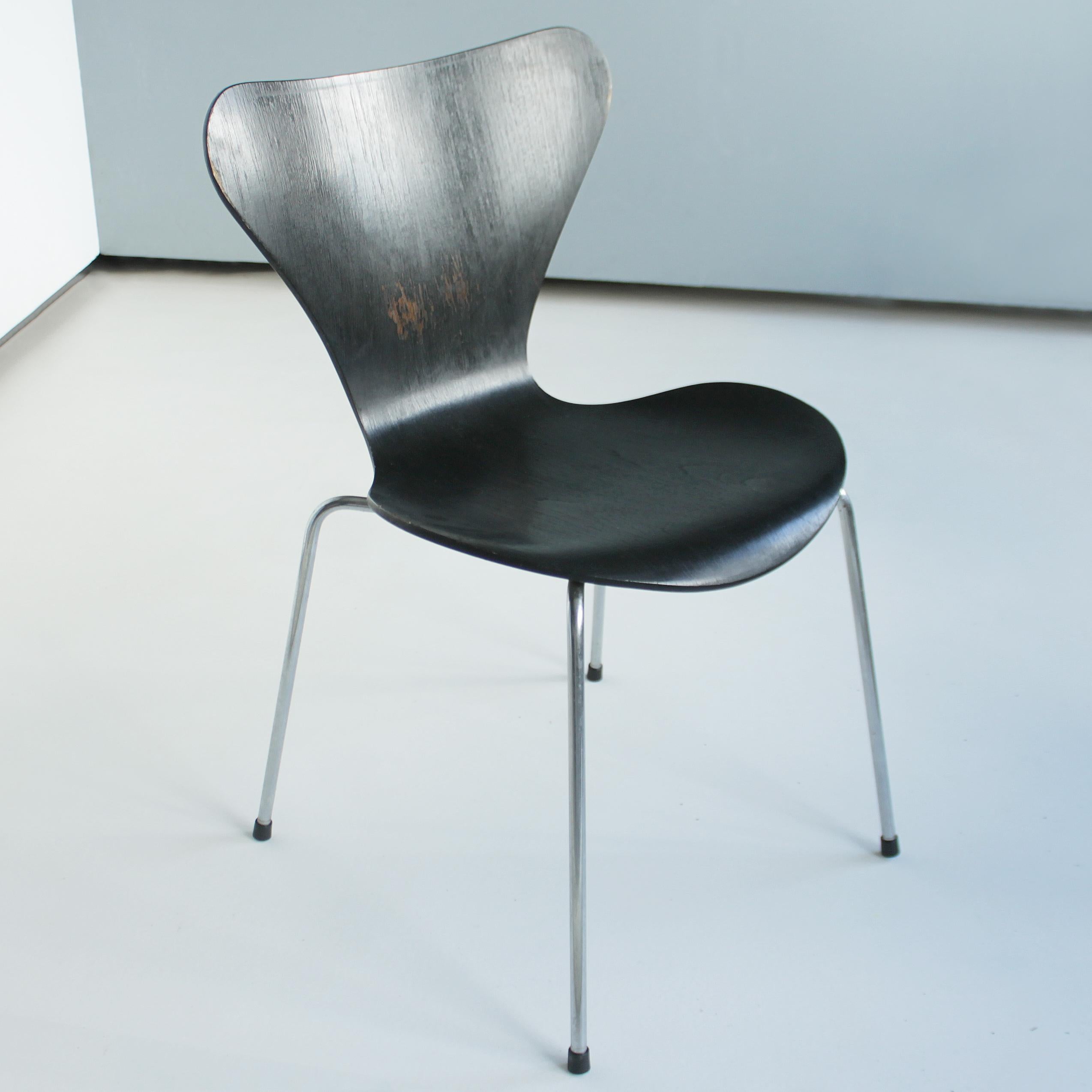 Scandinavian Modern Arne Jacobsen Series 7 Chairs by Fritz Hansen