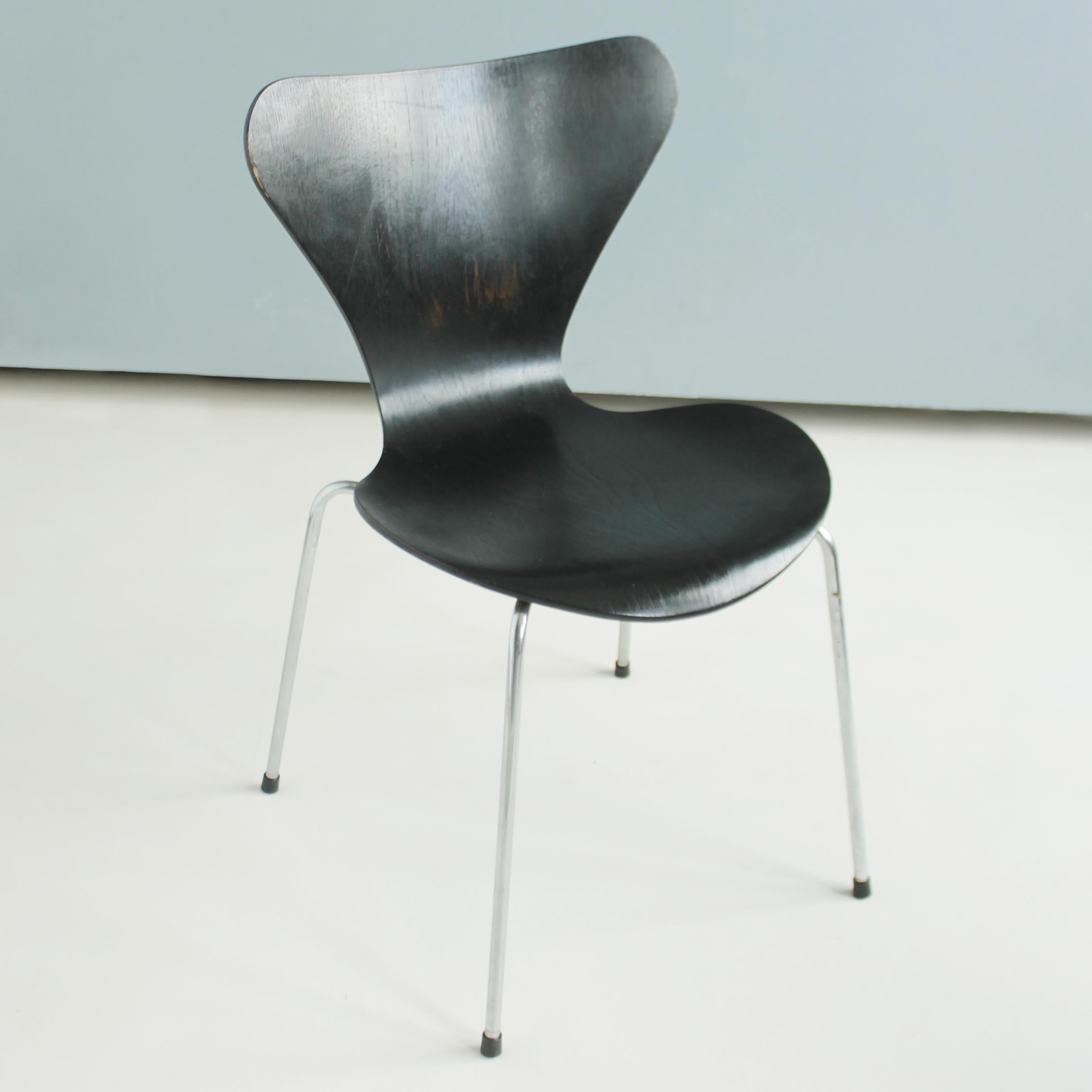 Arne Jacobsen Series 7 Chairs by Fritz Hansen 1