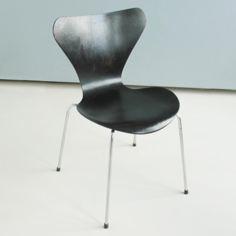 Arne Jacobsen Series 7 Chairs by Fritz Hansen For Sale 1