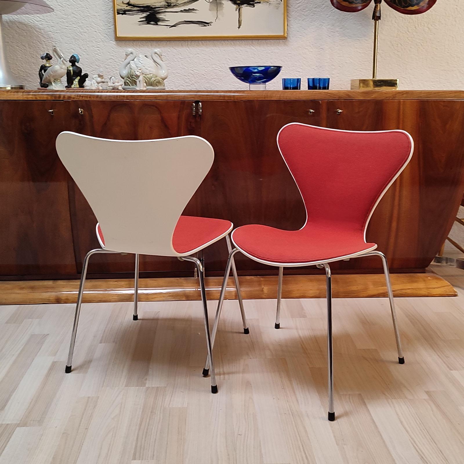 Danish Arne Jacobsen Series 7 Chairs by Fritz Hansen, Model 3107