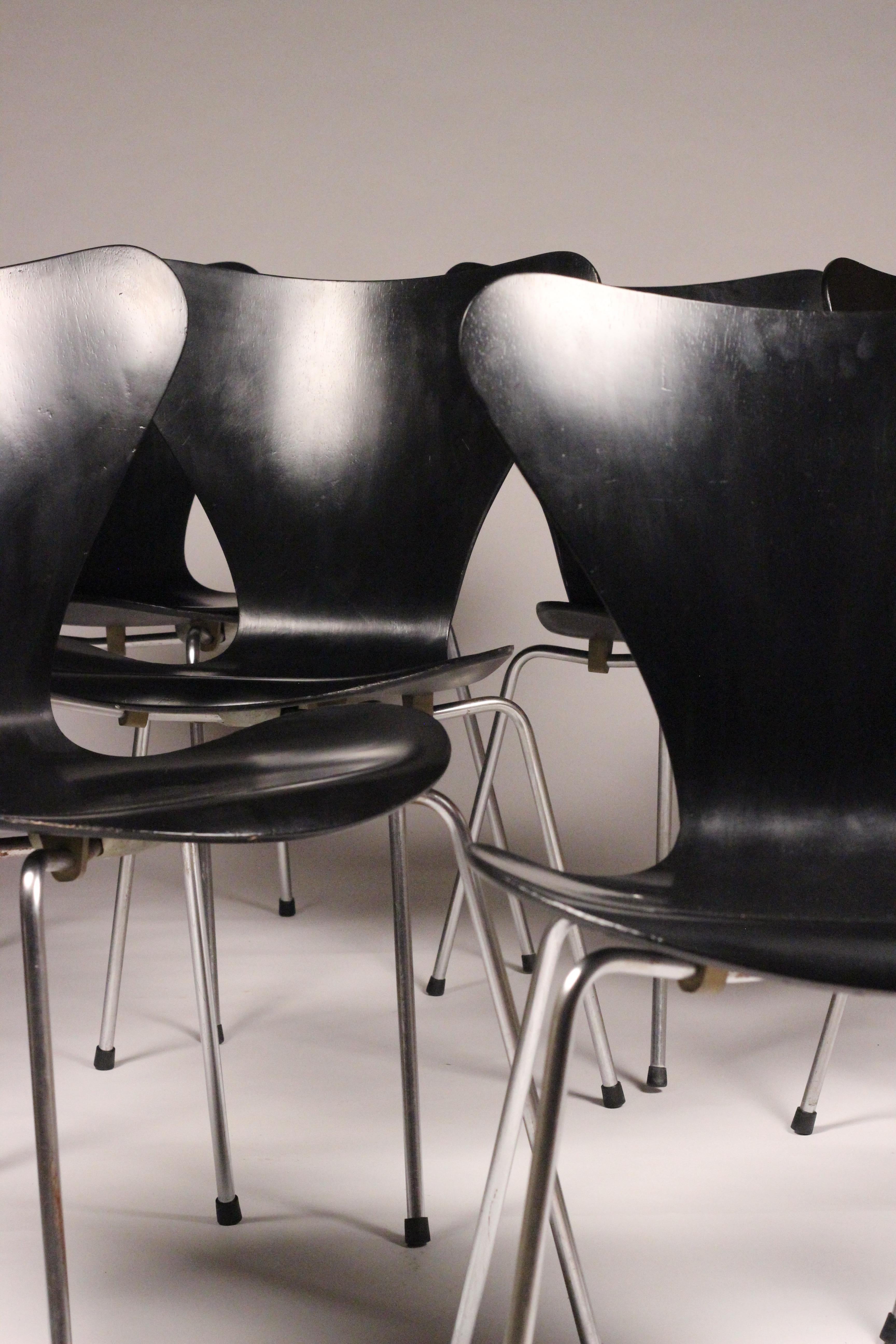 Arne Jacobsen Series 7 or 3107 Chairs by Fritz Hansen Mid Century Modern 1964 For Sale 9